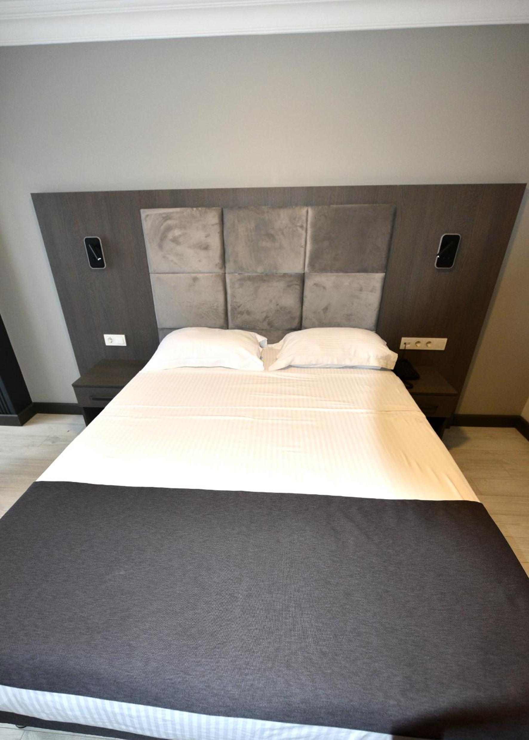 Budget Double Room - Photo 1