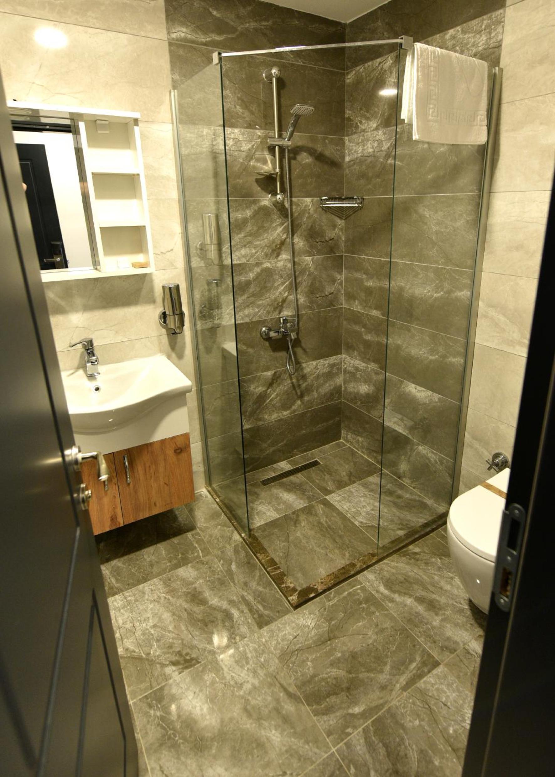 Deluxe Double Room With Balcony And Sea View - Photo 2