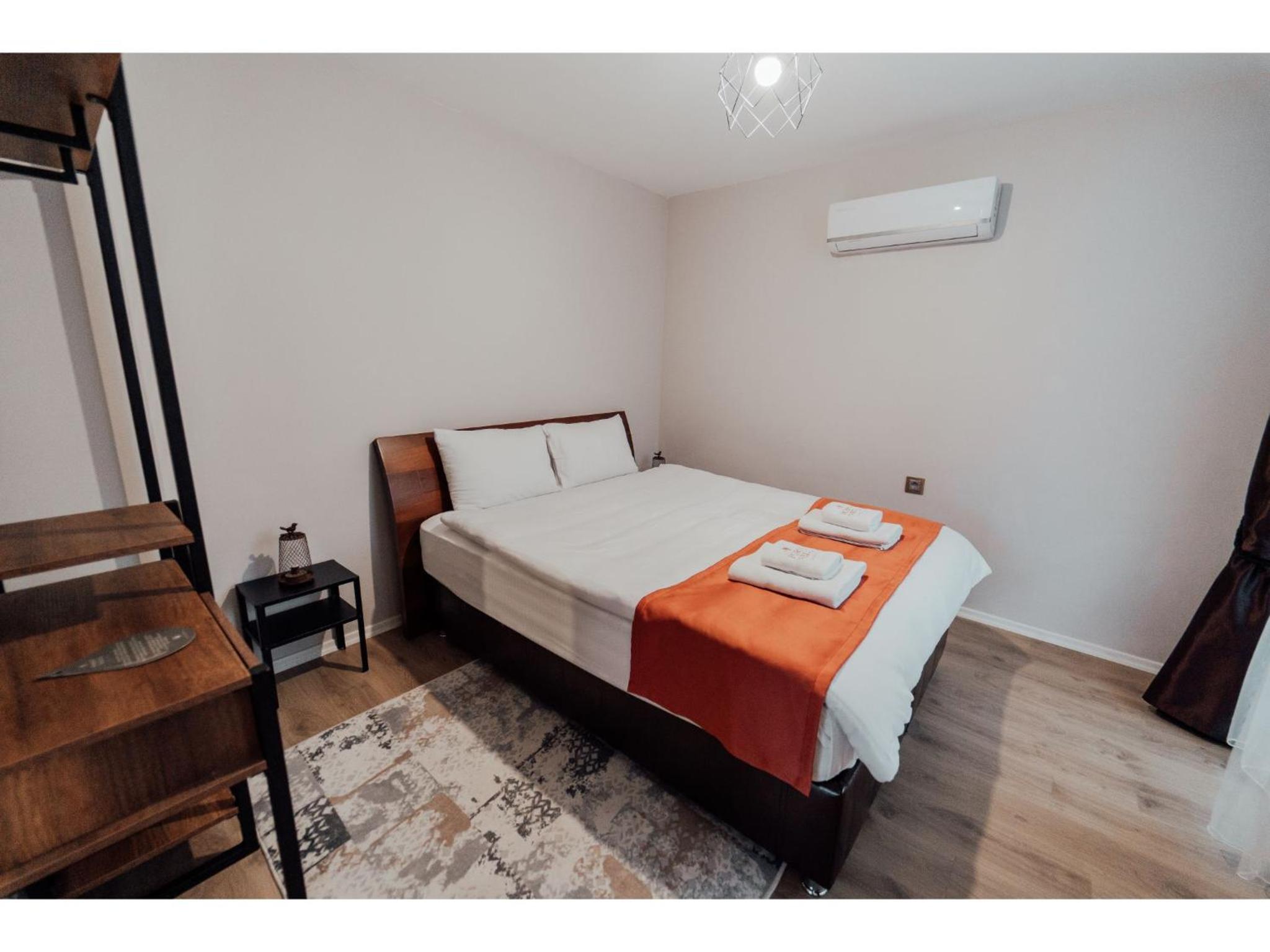Apartment with Terrace - Photo 5