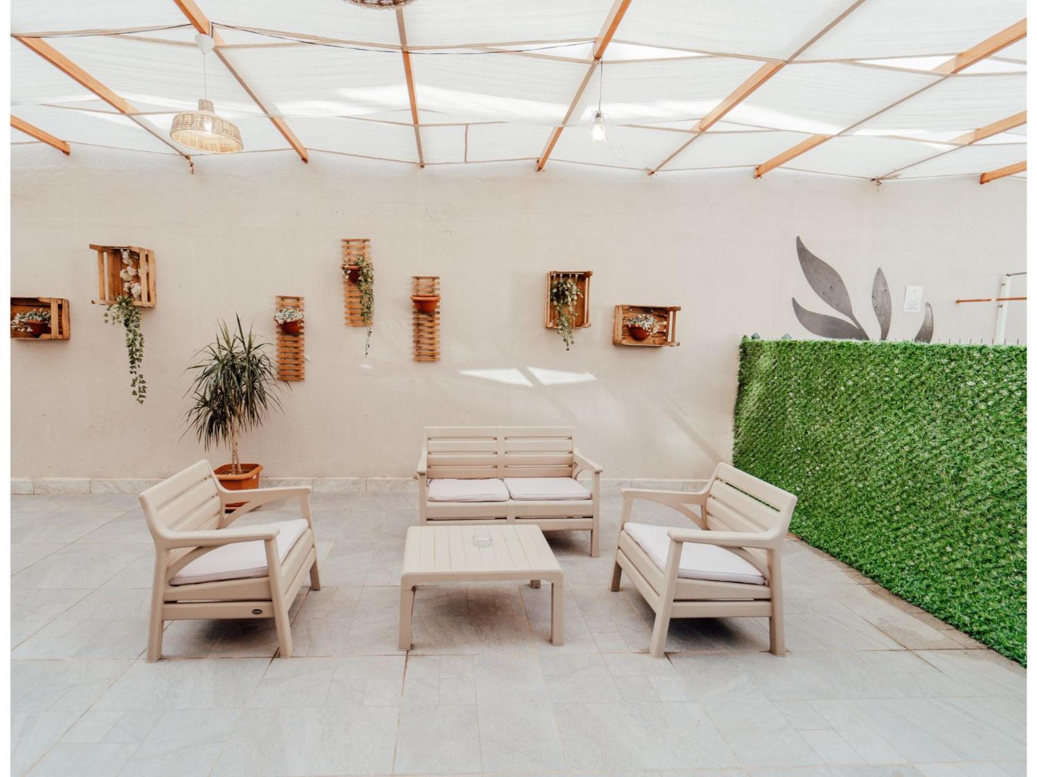 Apartment with Terrace - Photo 6