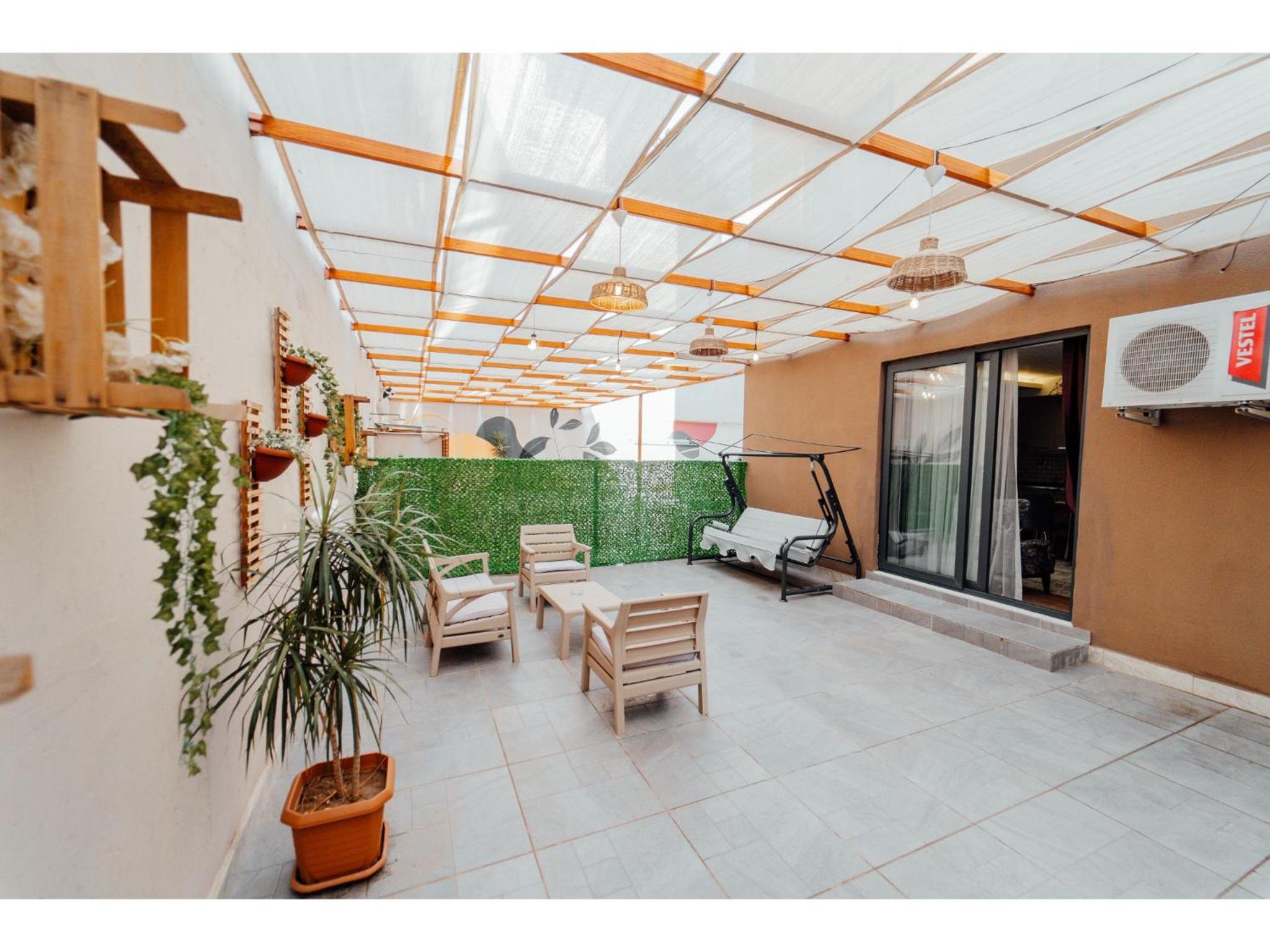 Apartment with Terrace - Photo 11