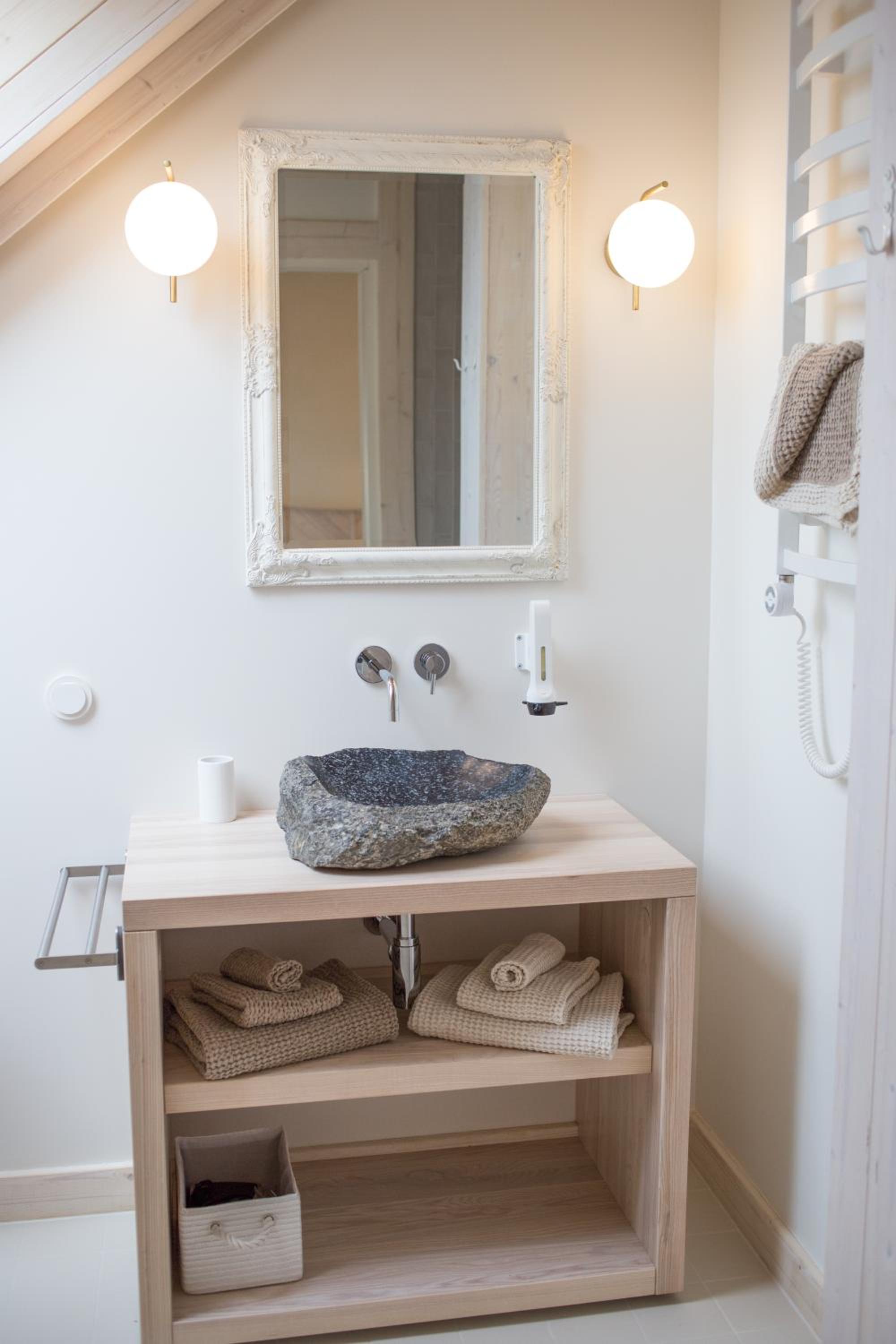 Large Double or Twin Room - Photo 6
