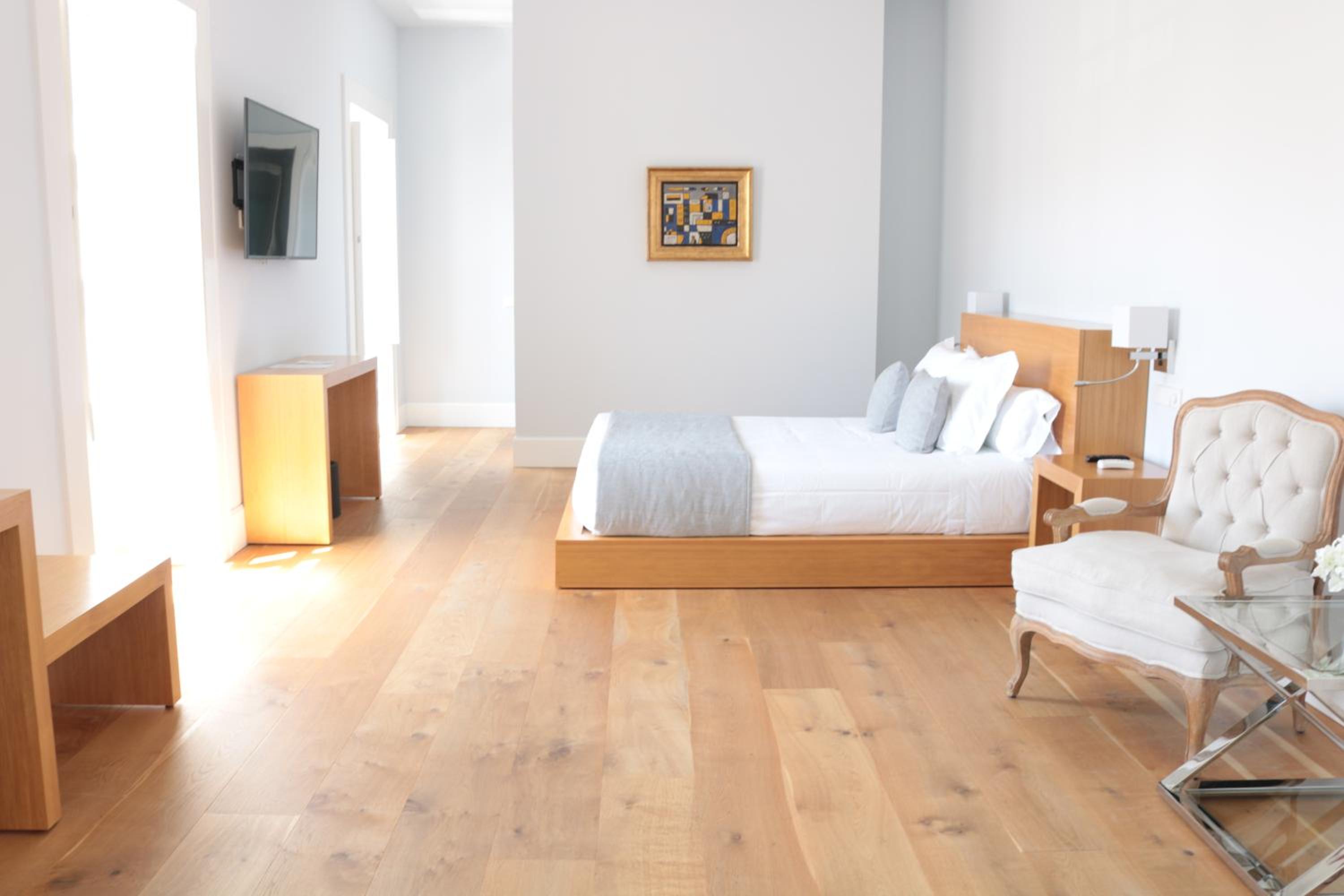 Deluxe Suite - Photo 18