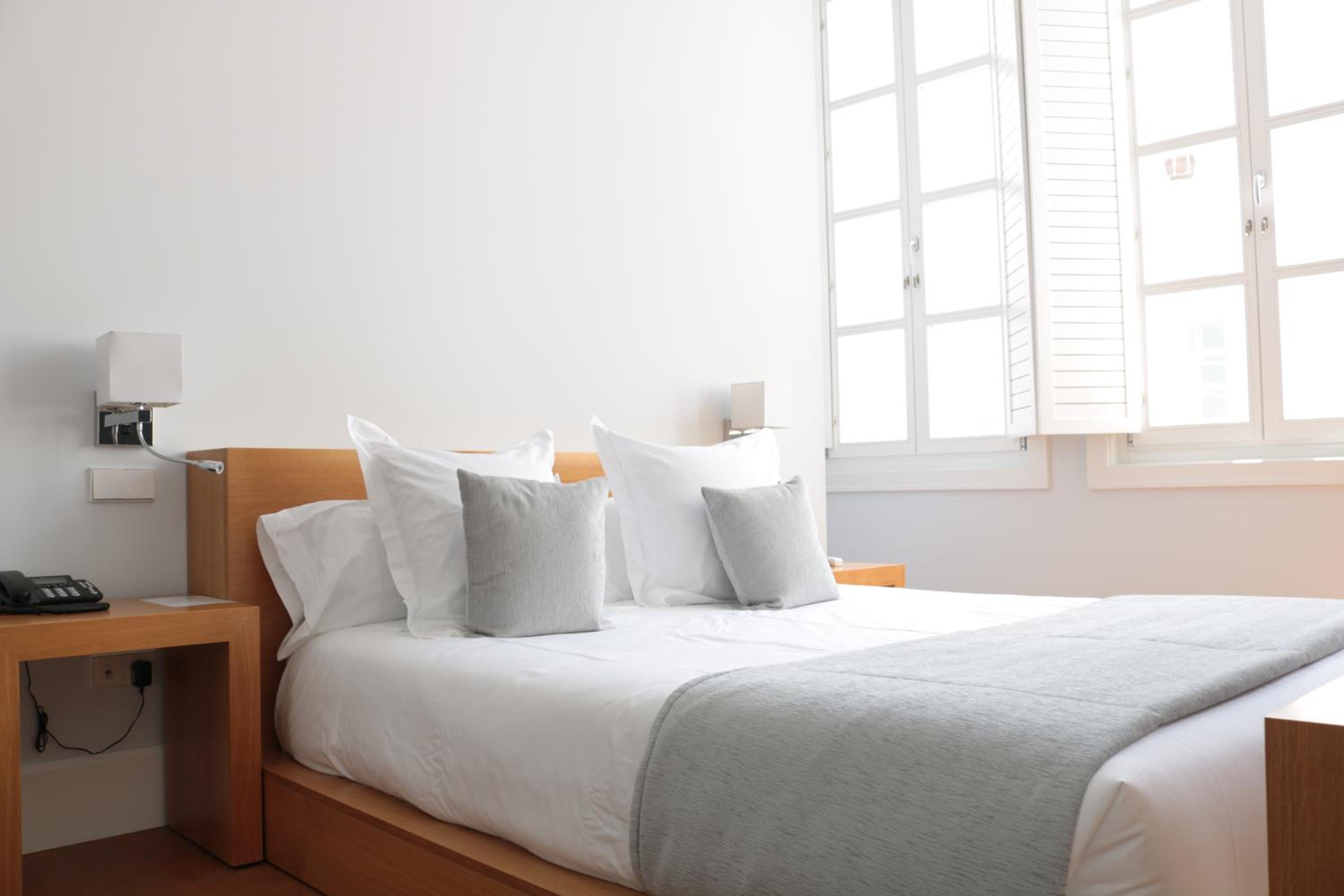 Deluxe Double Room - Photo 16
