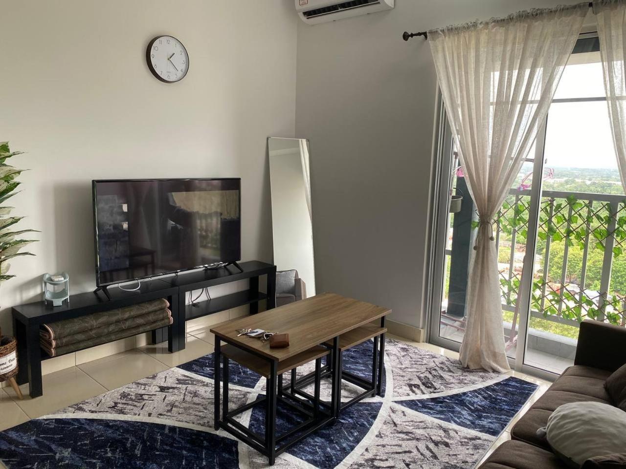 Three-Bedroom Apartment photo 1