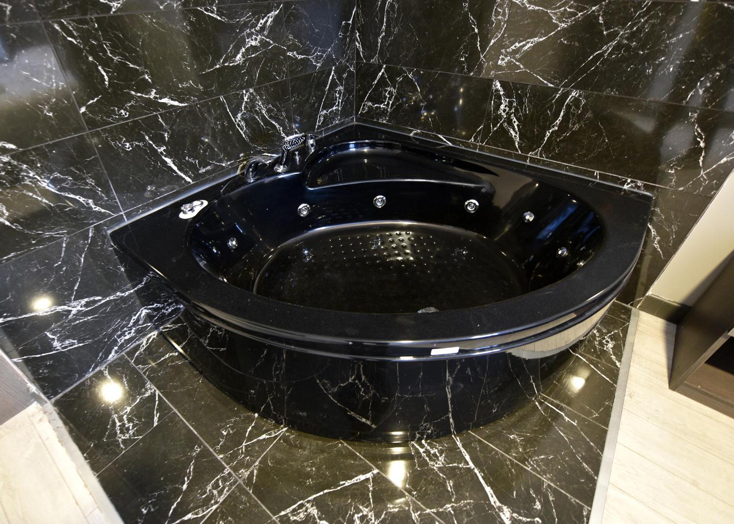 Suite with Hot Tub - Photo 15