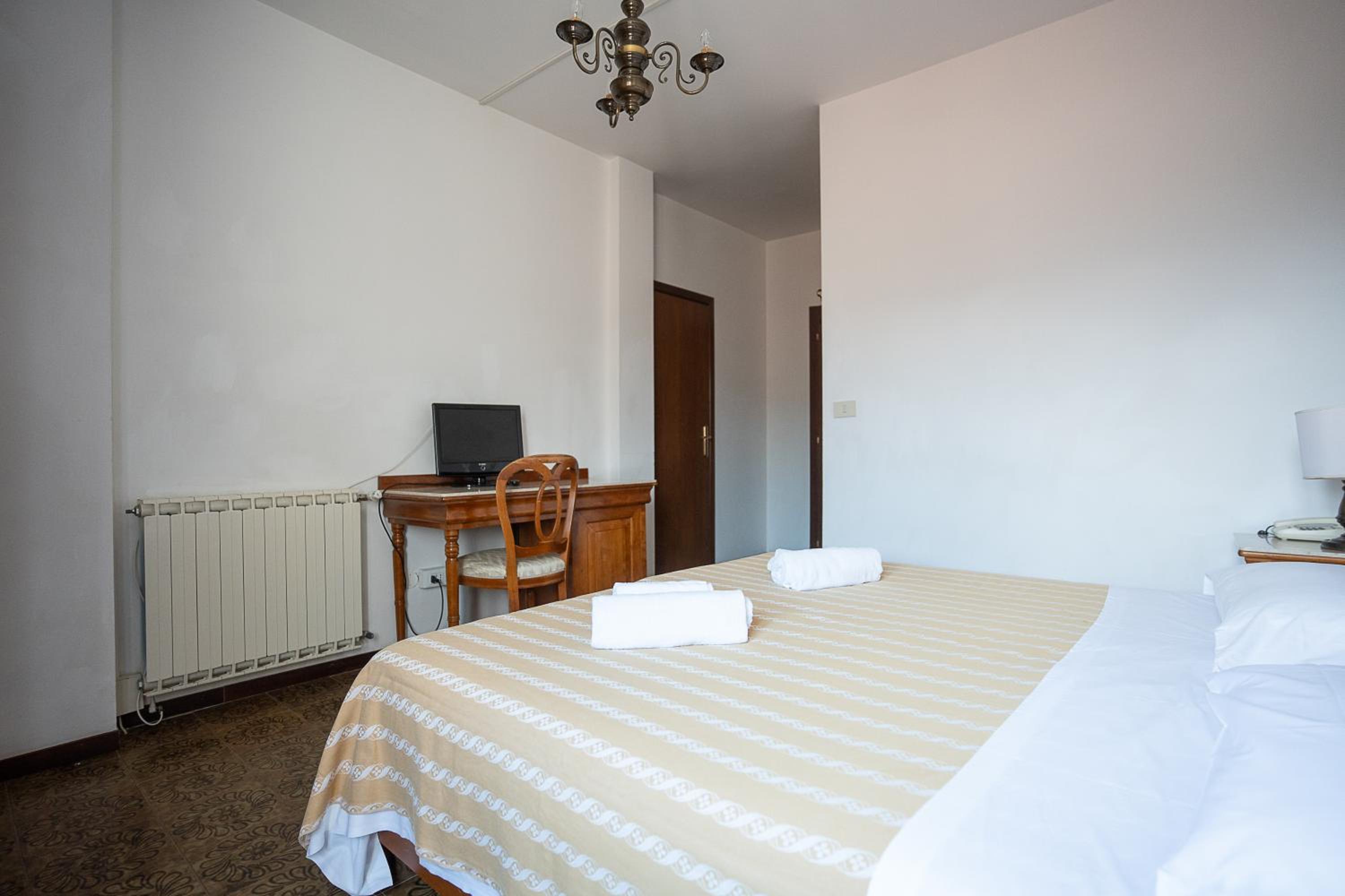 Double Room - Photo 4