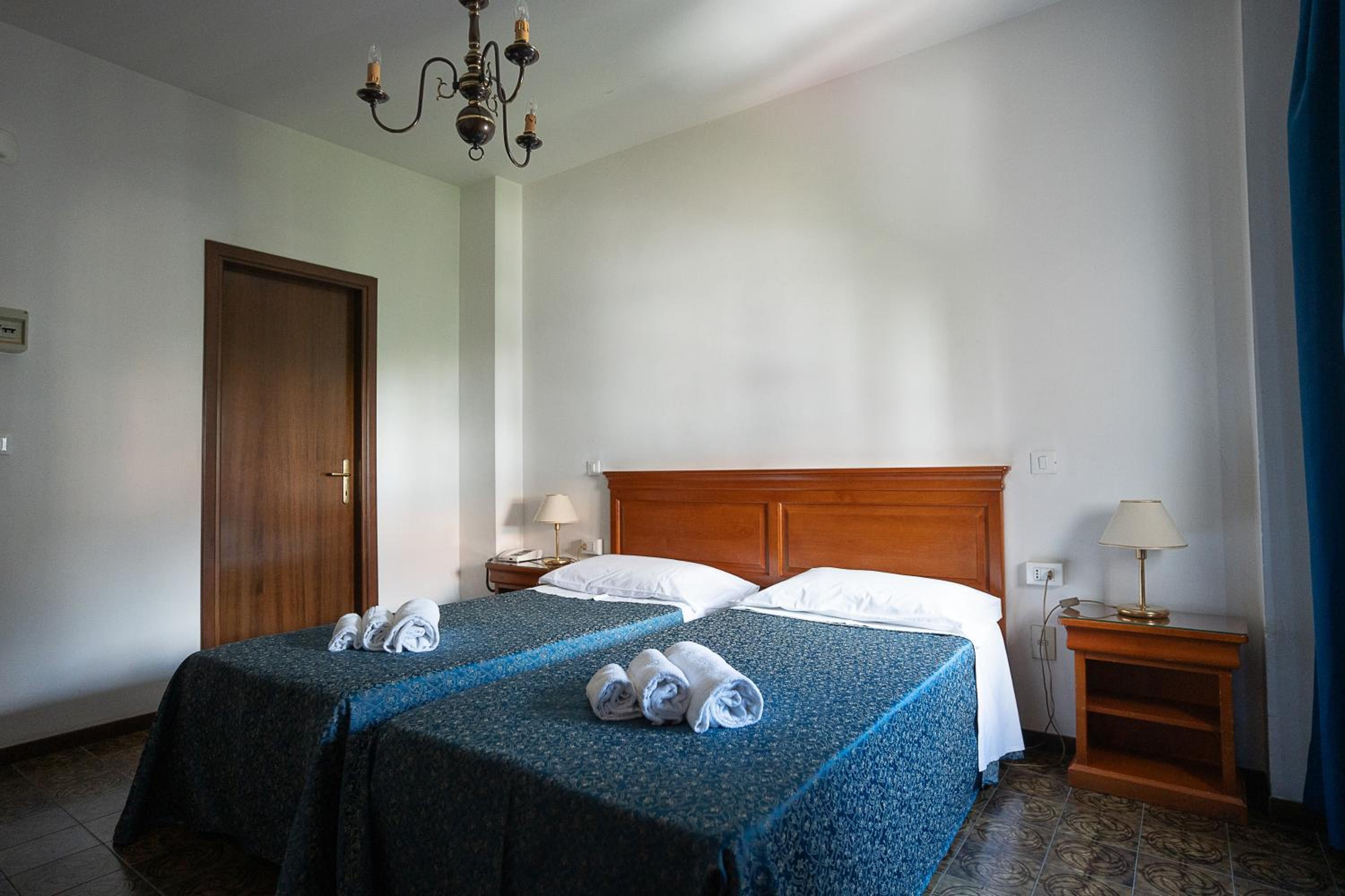Double Room - Photo 6