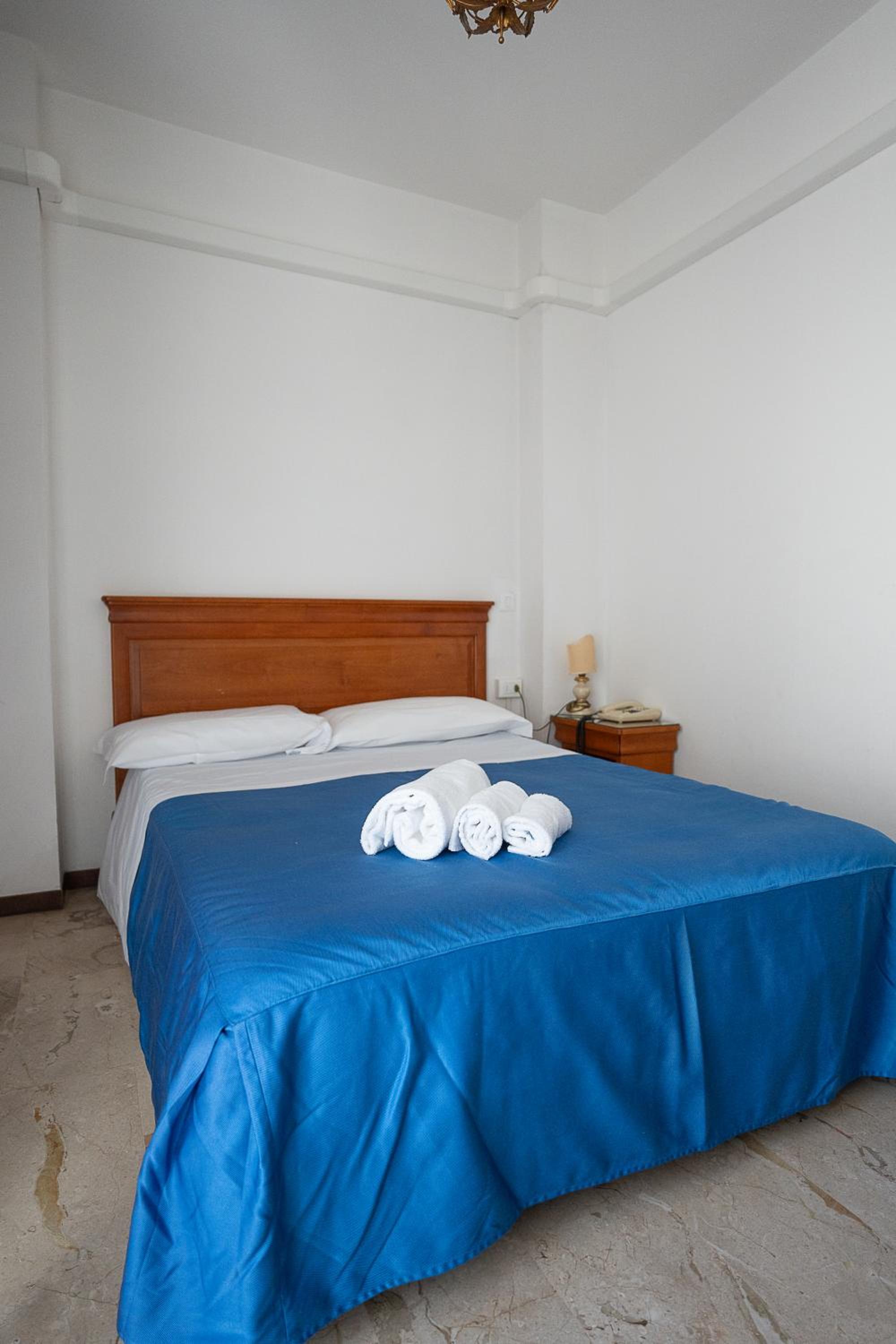 Large Single Room photo 1