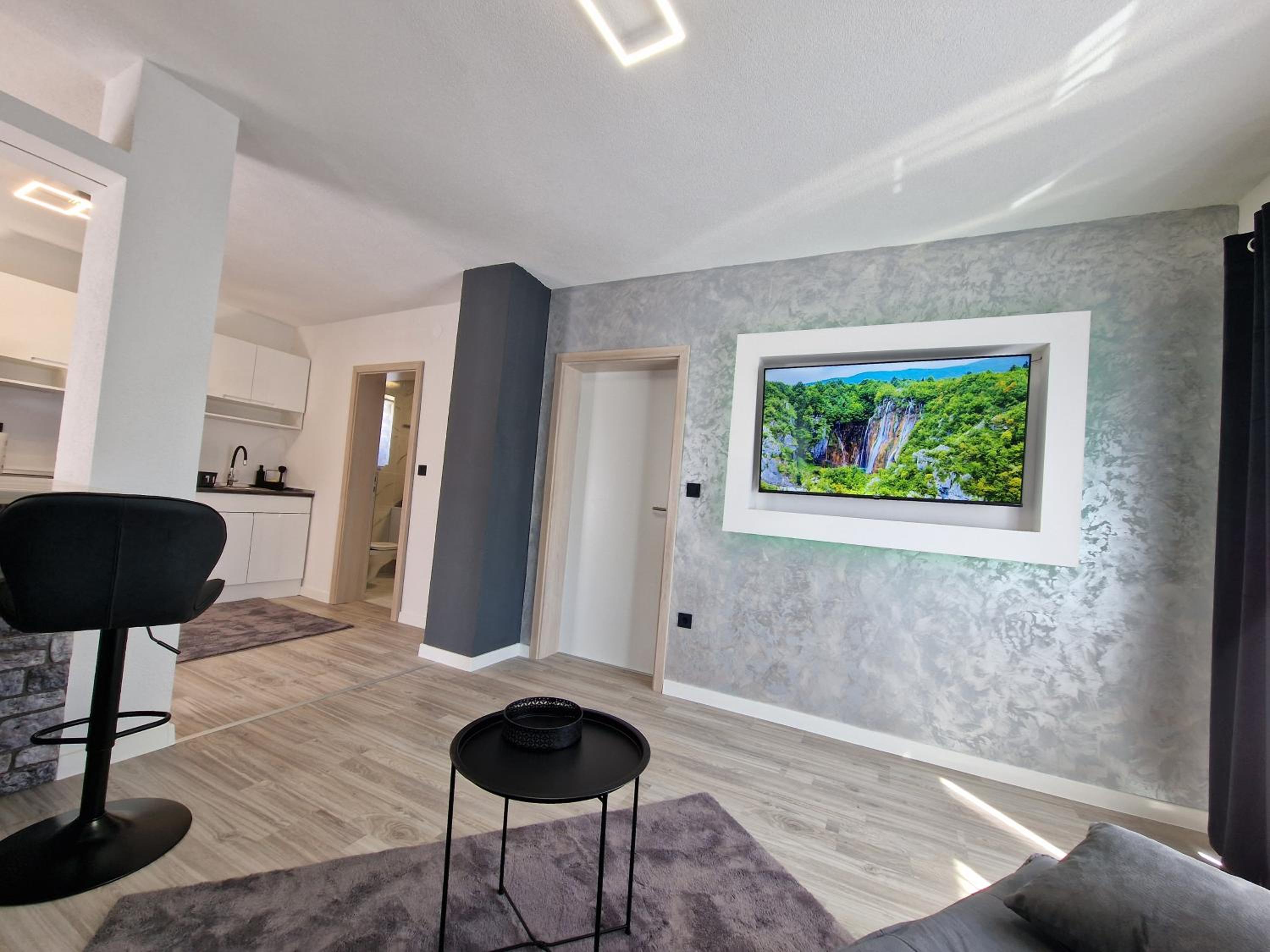 Apartment with Balcony - Photo 8