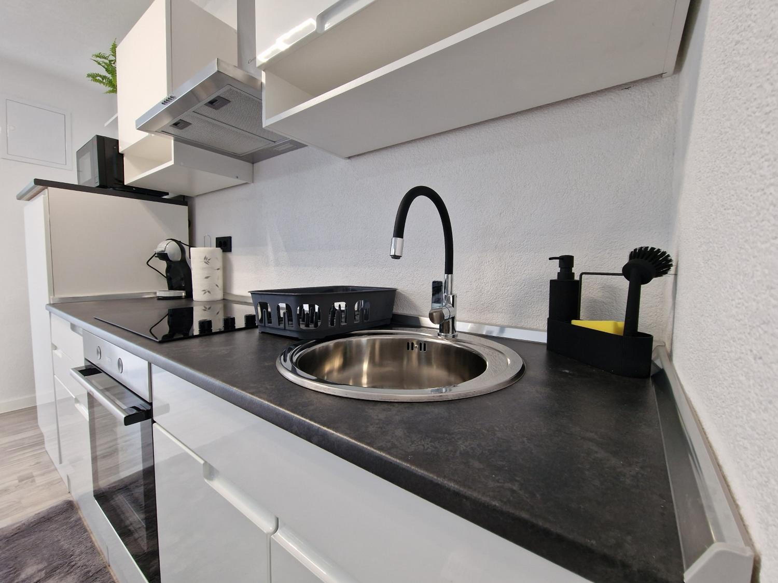 Apartment with Balcony - Photo 11