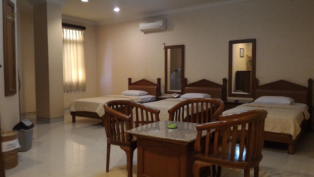 Family Room - Photo 2