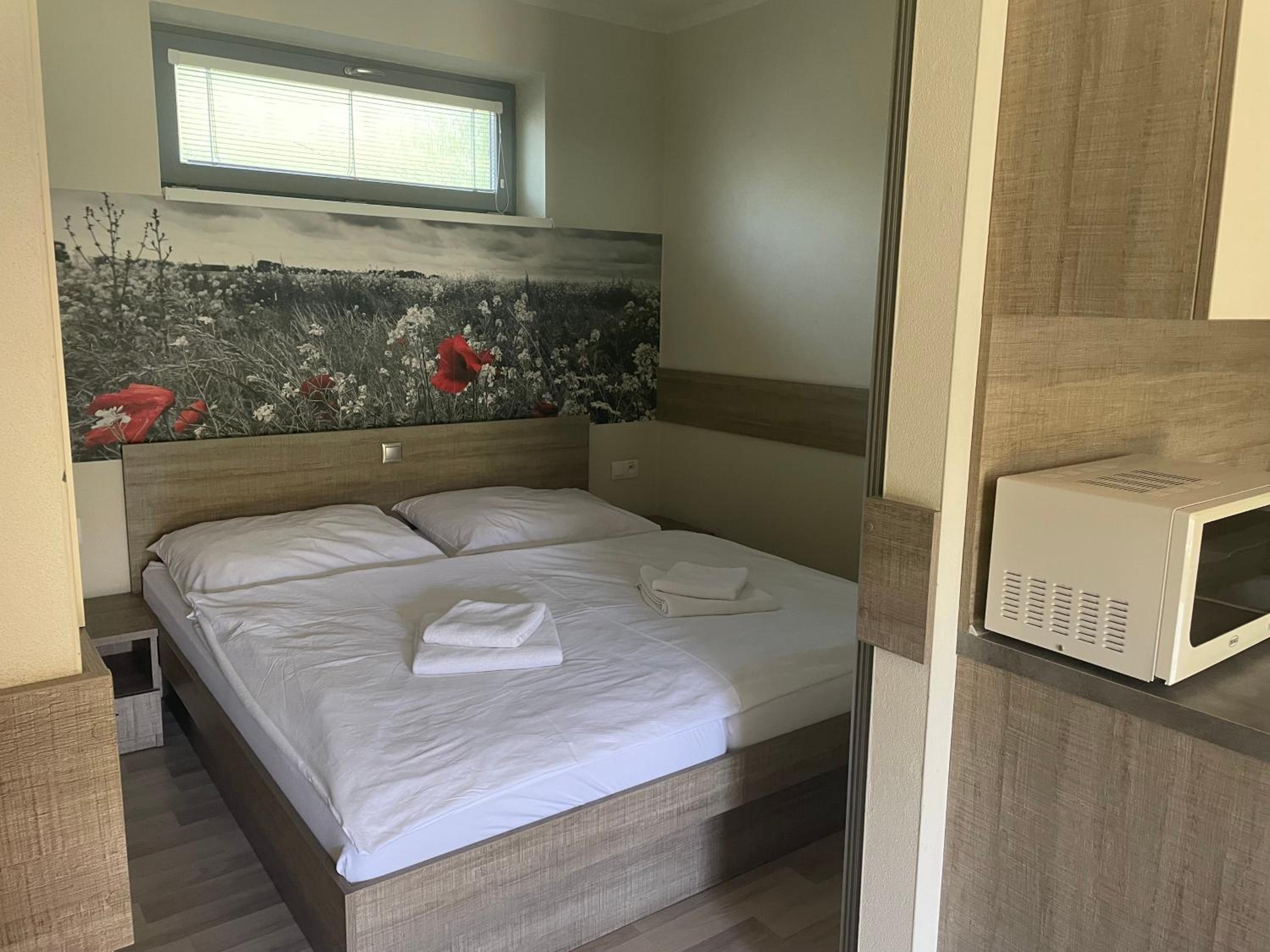 Studio Apartment - Photo 1