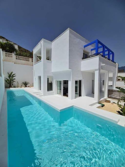 Villa photo 2