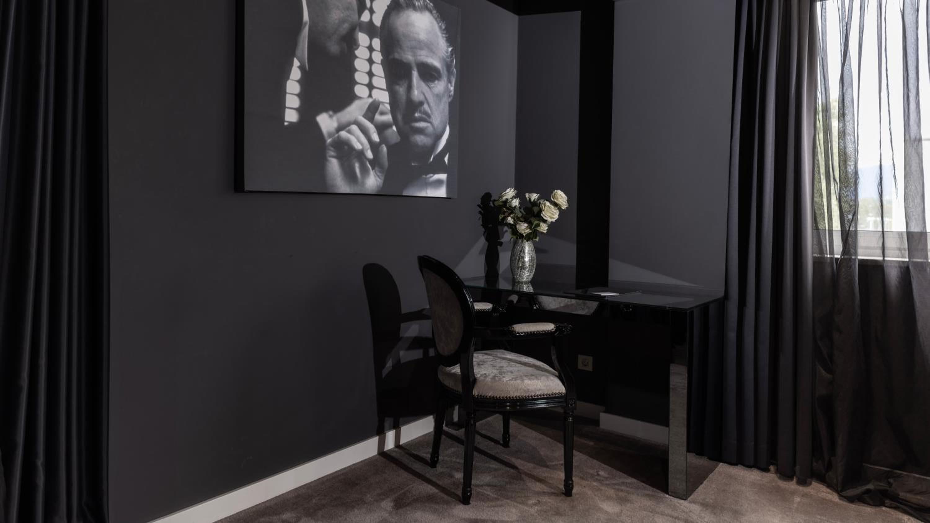 Grand Luxury King Room - Photo 9