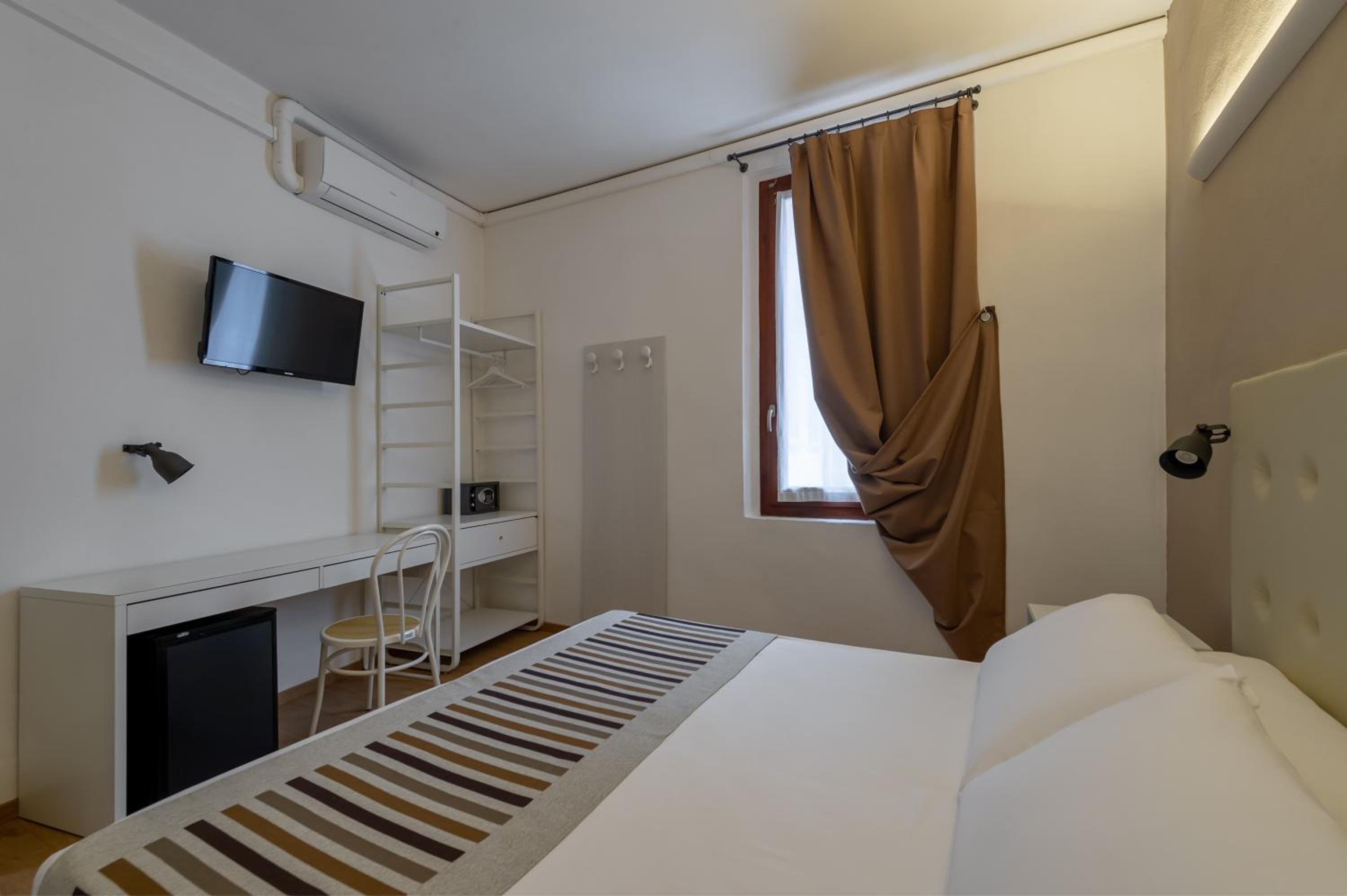 Economy Double or Twin Room - Photo 4