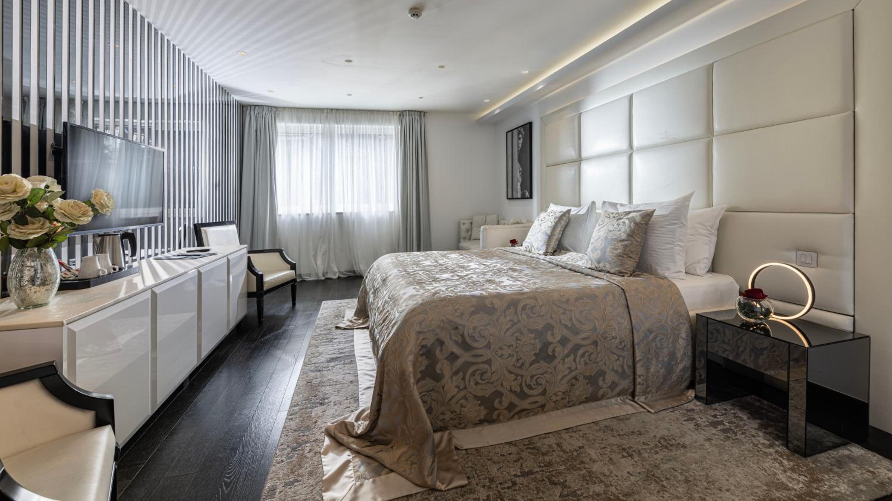 Grand Luxury King Room - Photo 3
