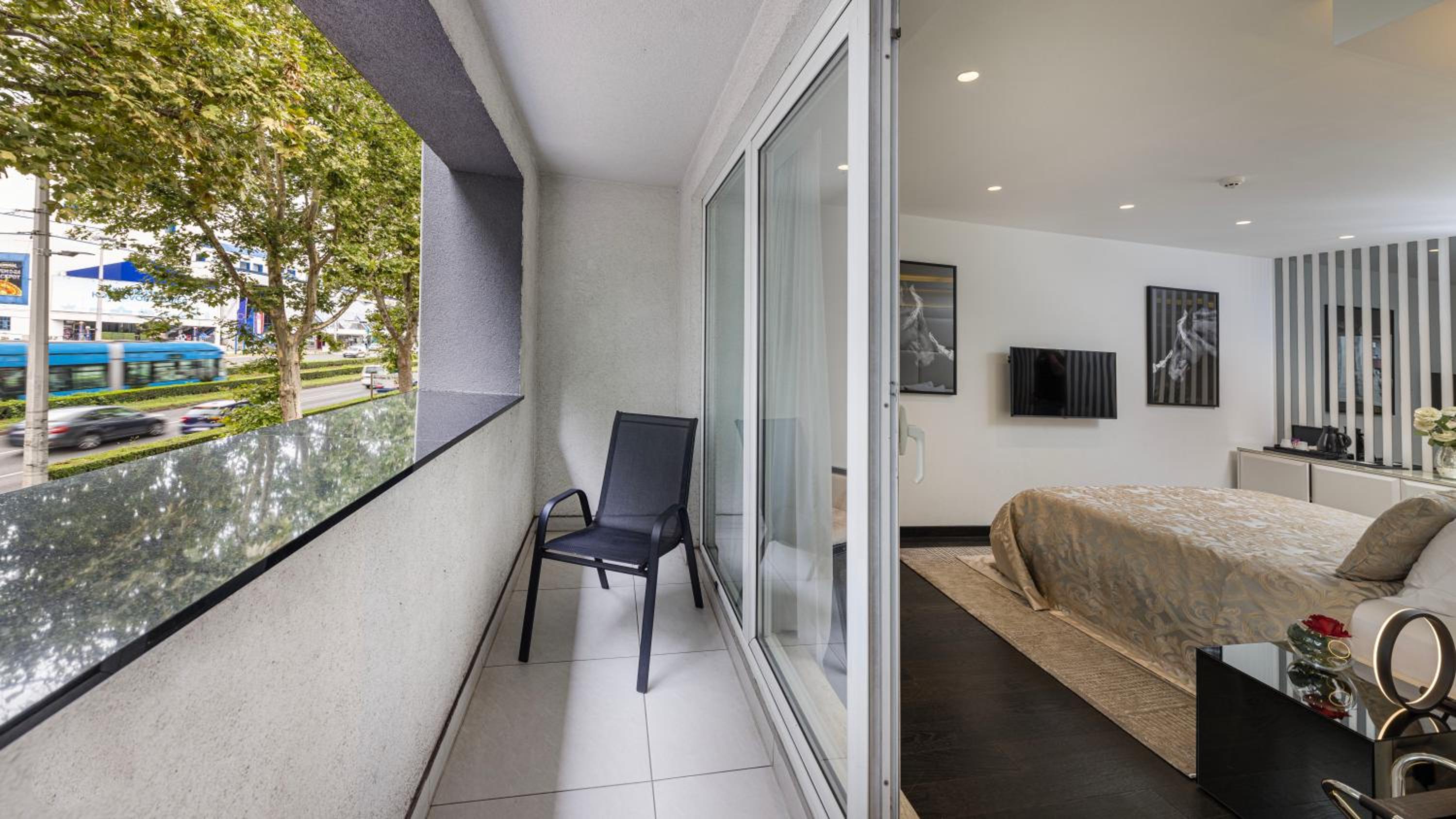 Grand Luxury King Room - Photo 2