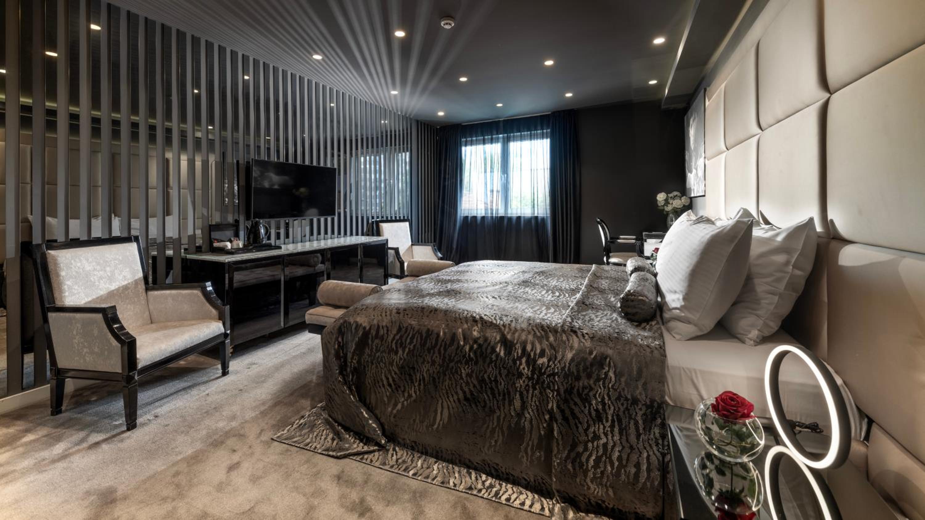 Grand Luxury King Room - Photo 13