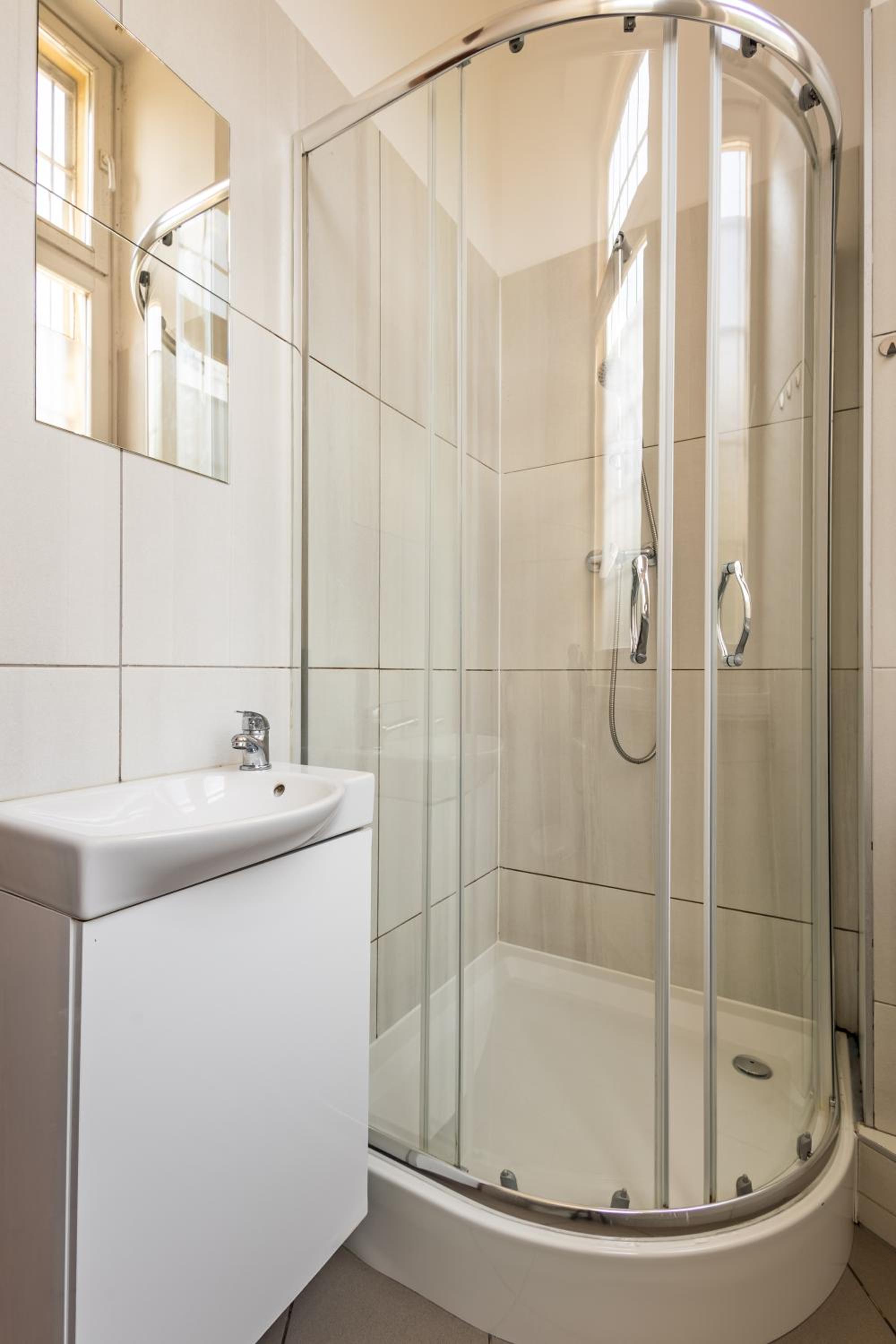 Standard Twin Room with Shared Bathroom photo 2