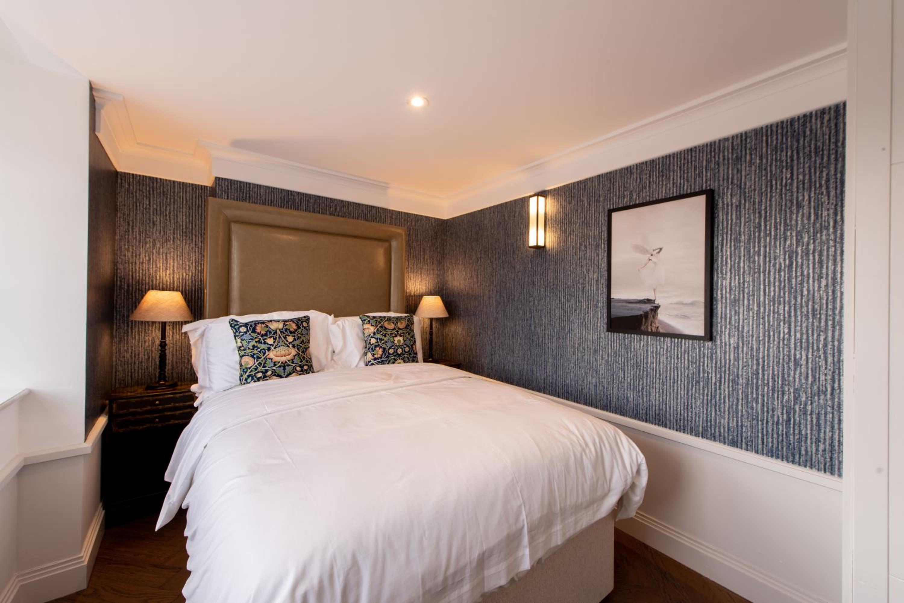 Deluxe Double Room with Bath photo 3