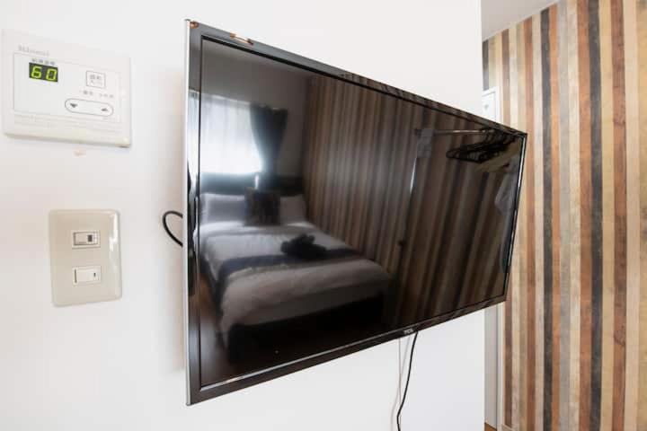 One-Bedroom Apartment photo 3