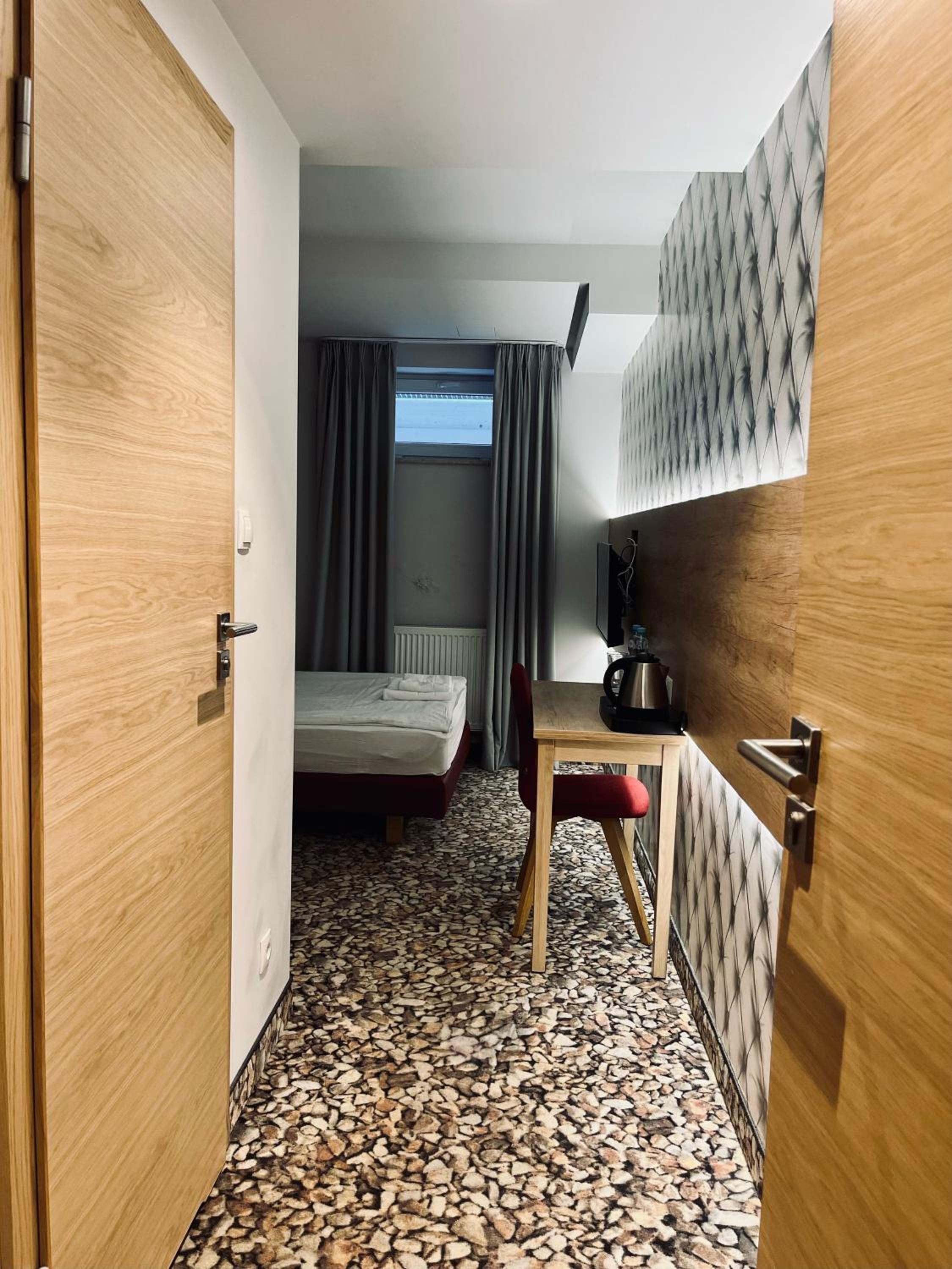 Small Single Room photo 1