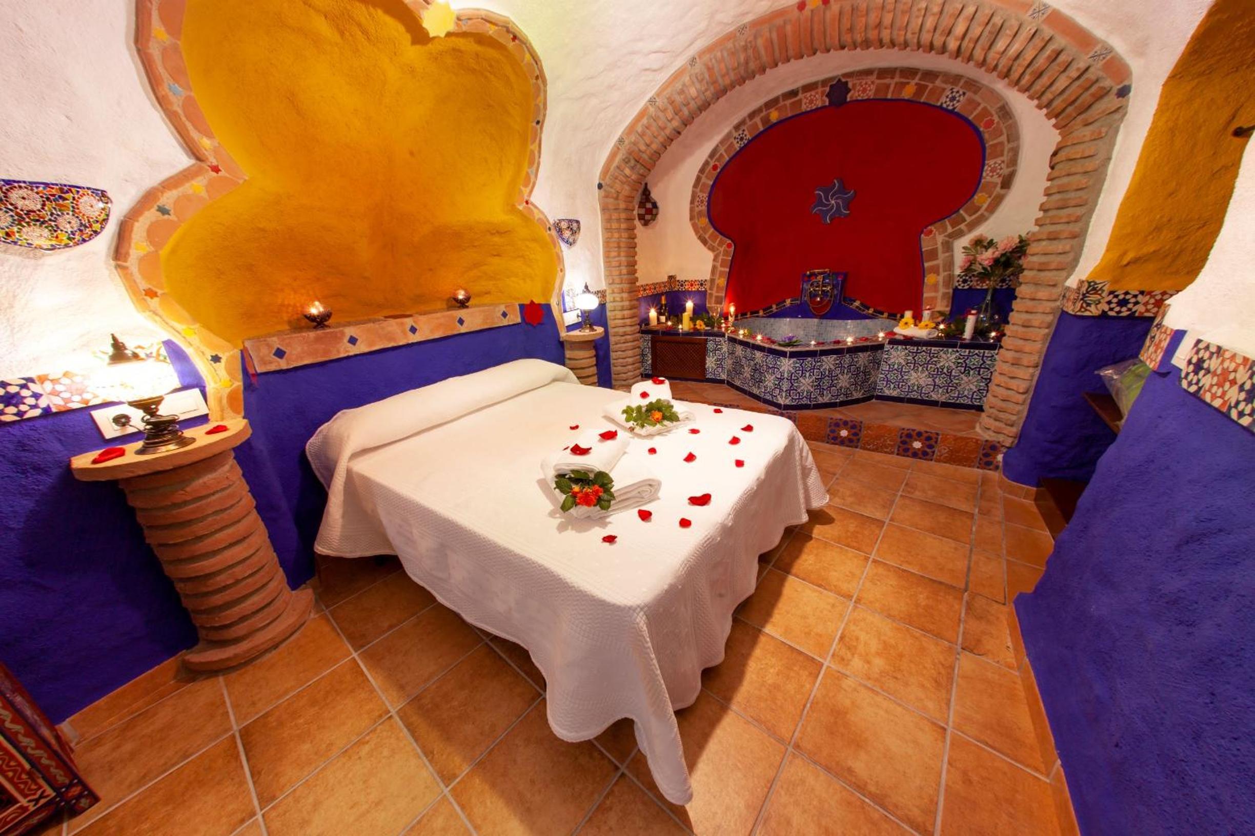 Cueva (4 adultos) con jacuzzi