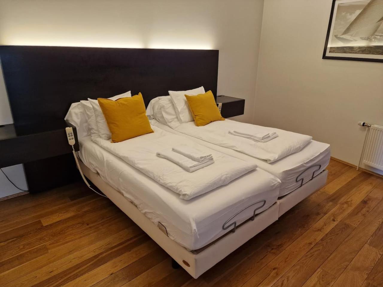 Two-Bedroom Apartment - Photo 11