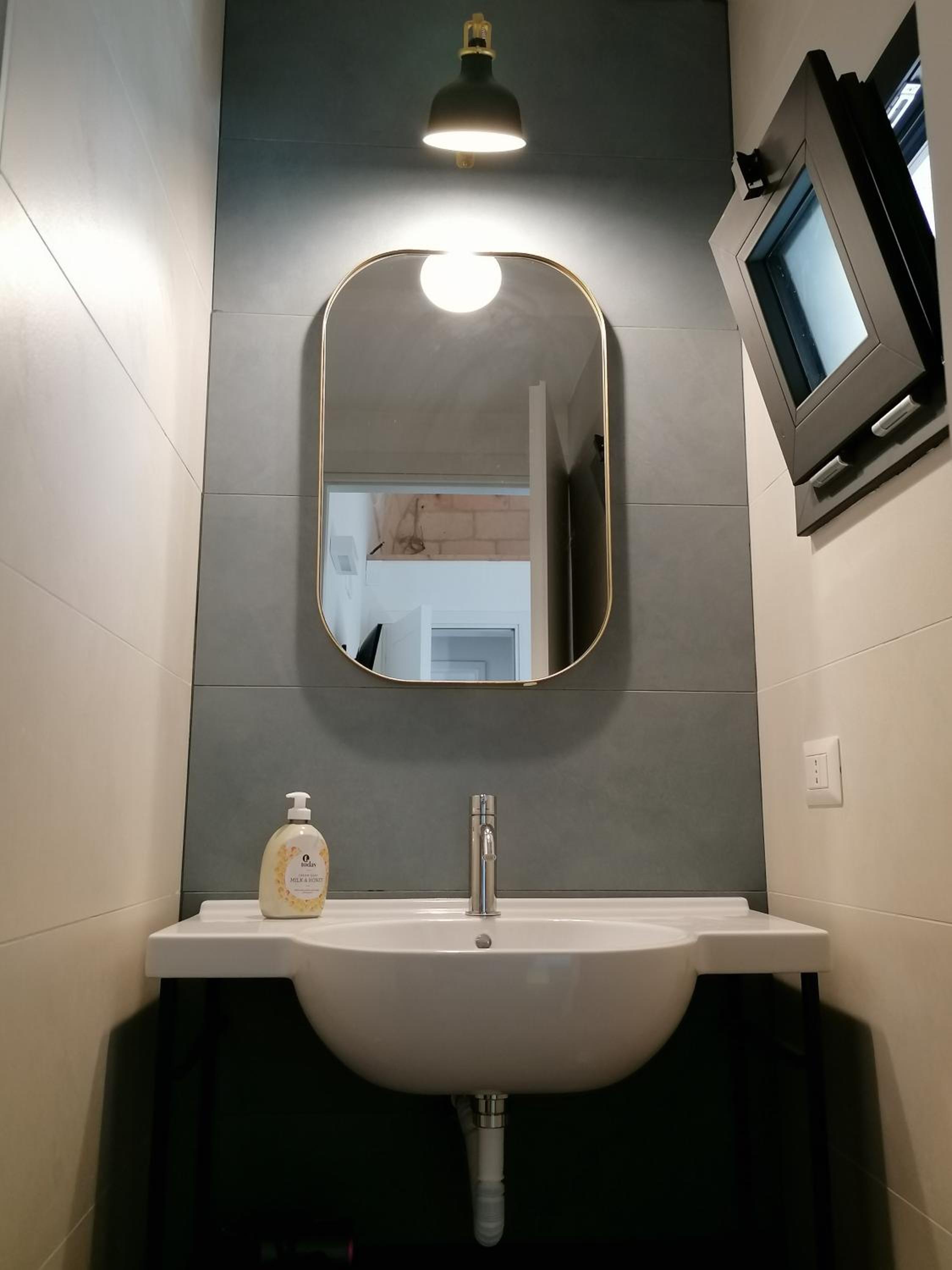 Double Room with Private Bathroom - Photo 6