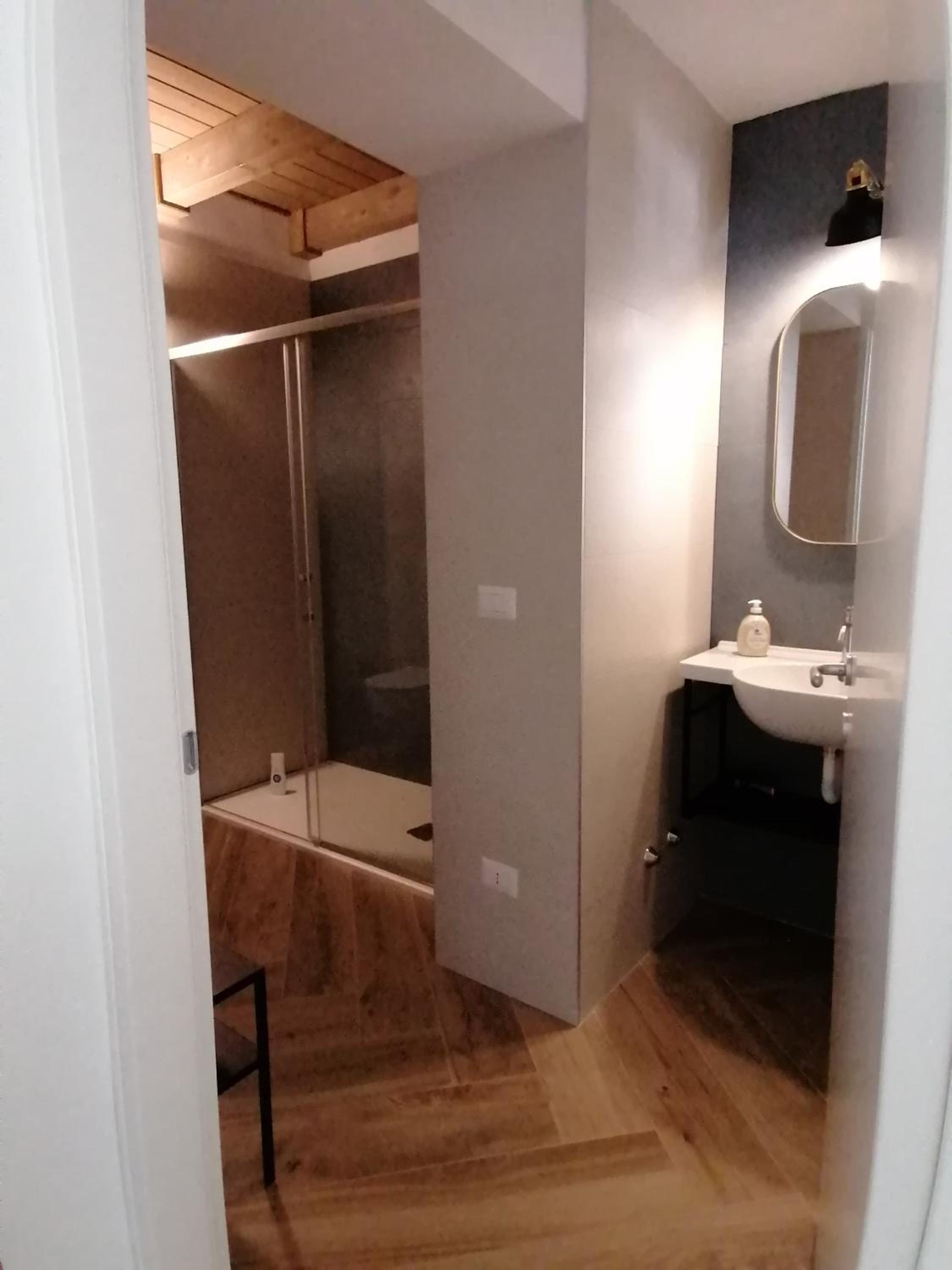 Double Room with Private Bathroom - Photo 5
