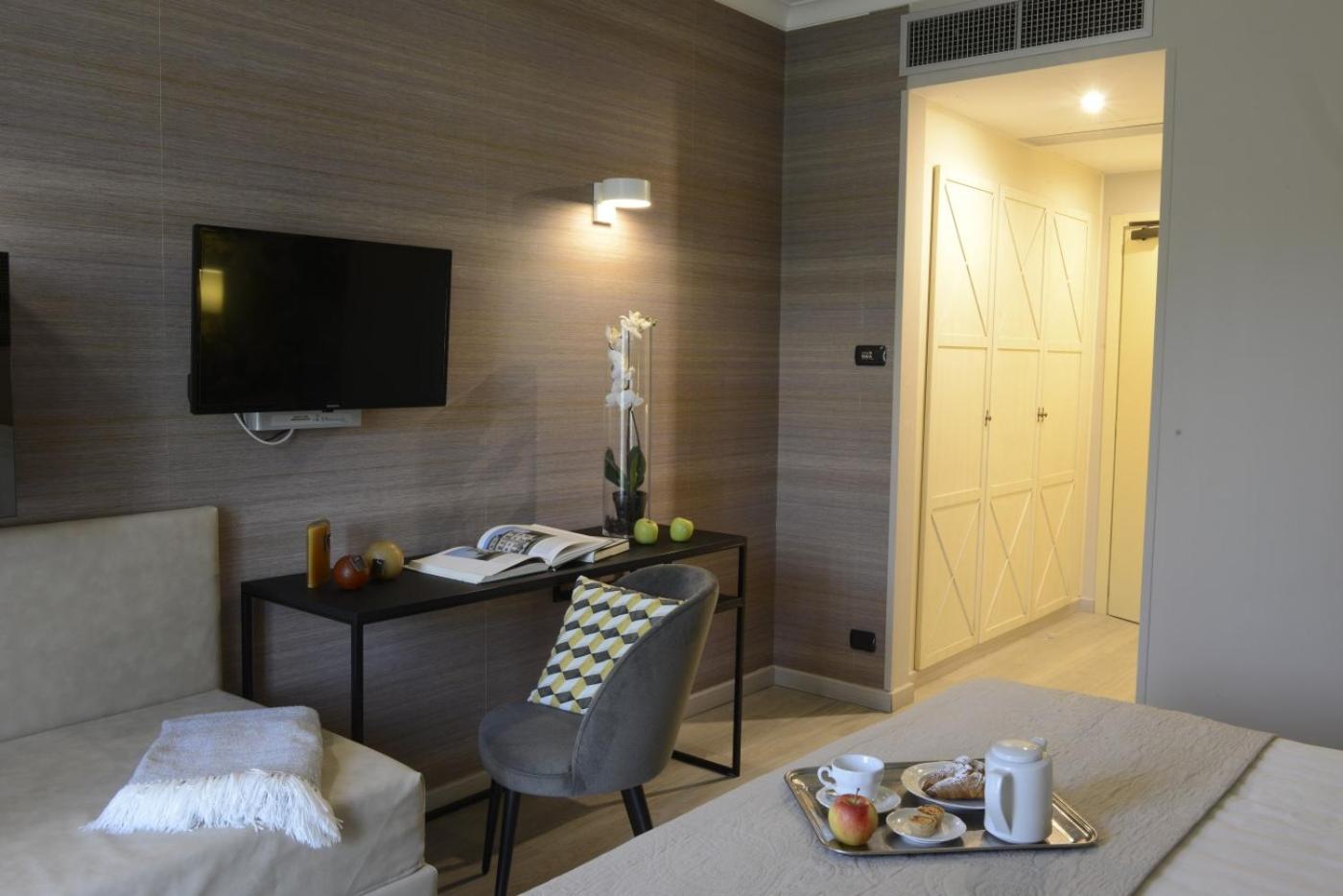 Deluxe Double or Twin Room with Balcony - Photo 6