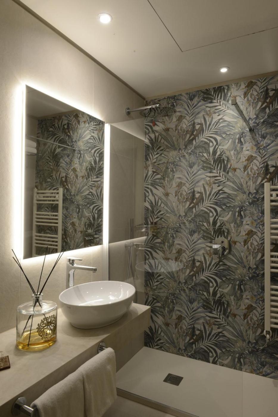 Deluxe Double or Twin Room with Balcony - Photo 5