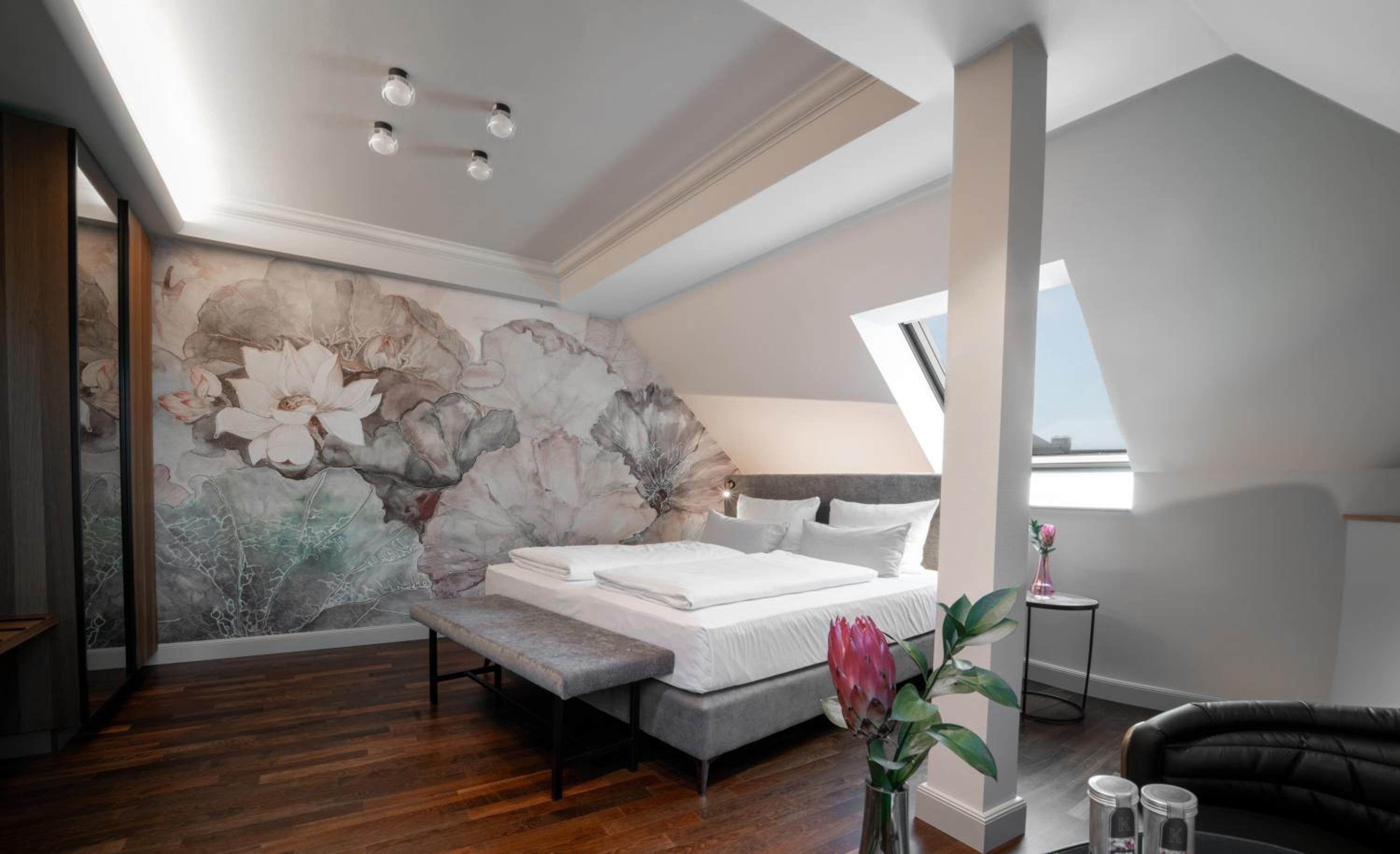 Large Double Room - Photo 7