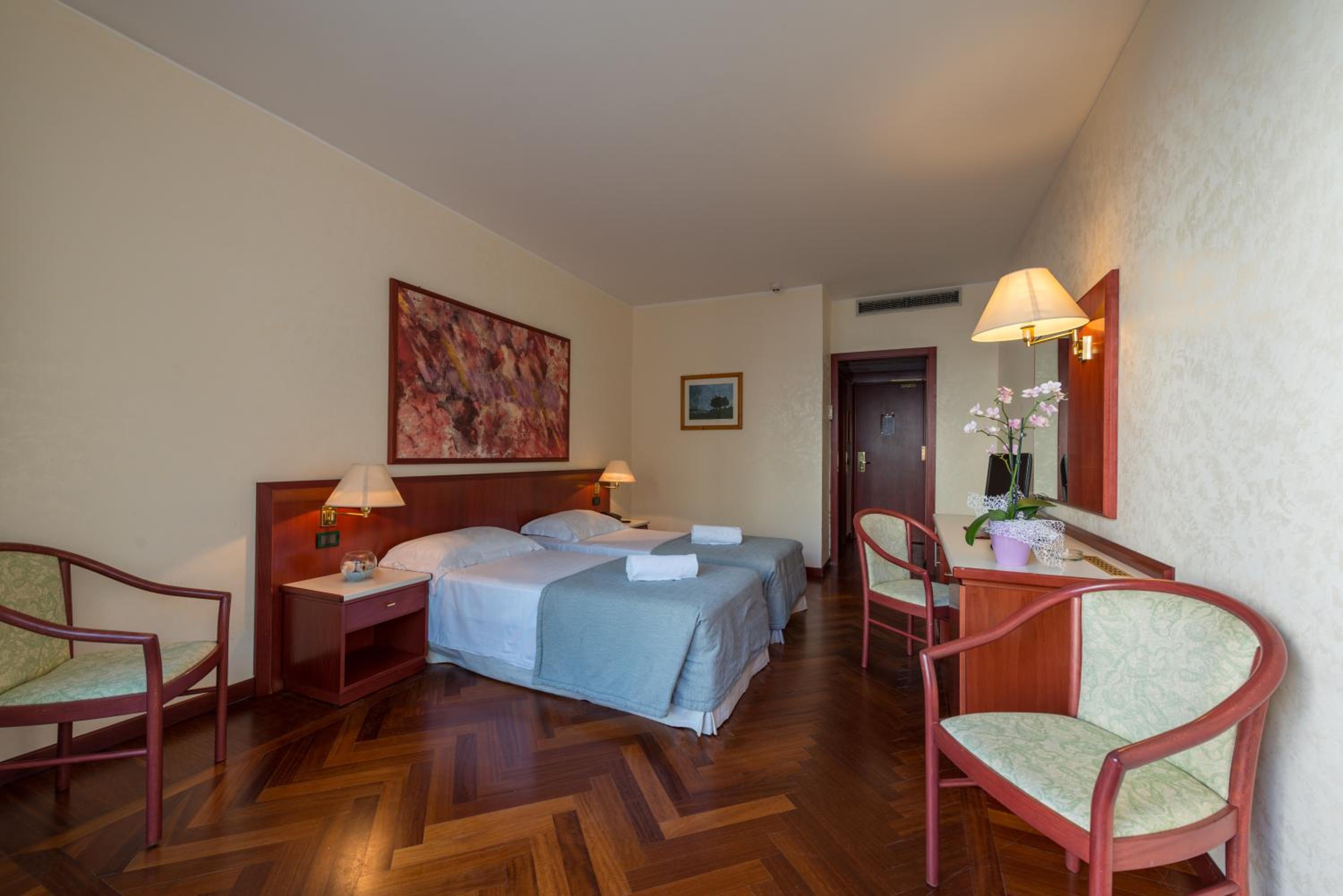 Standard Double or Twin Room - Photo 5