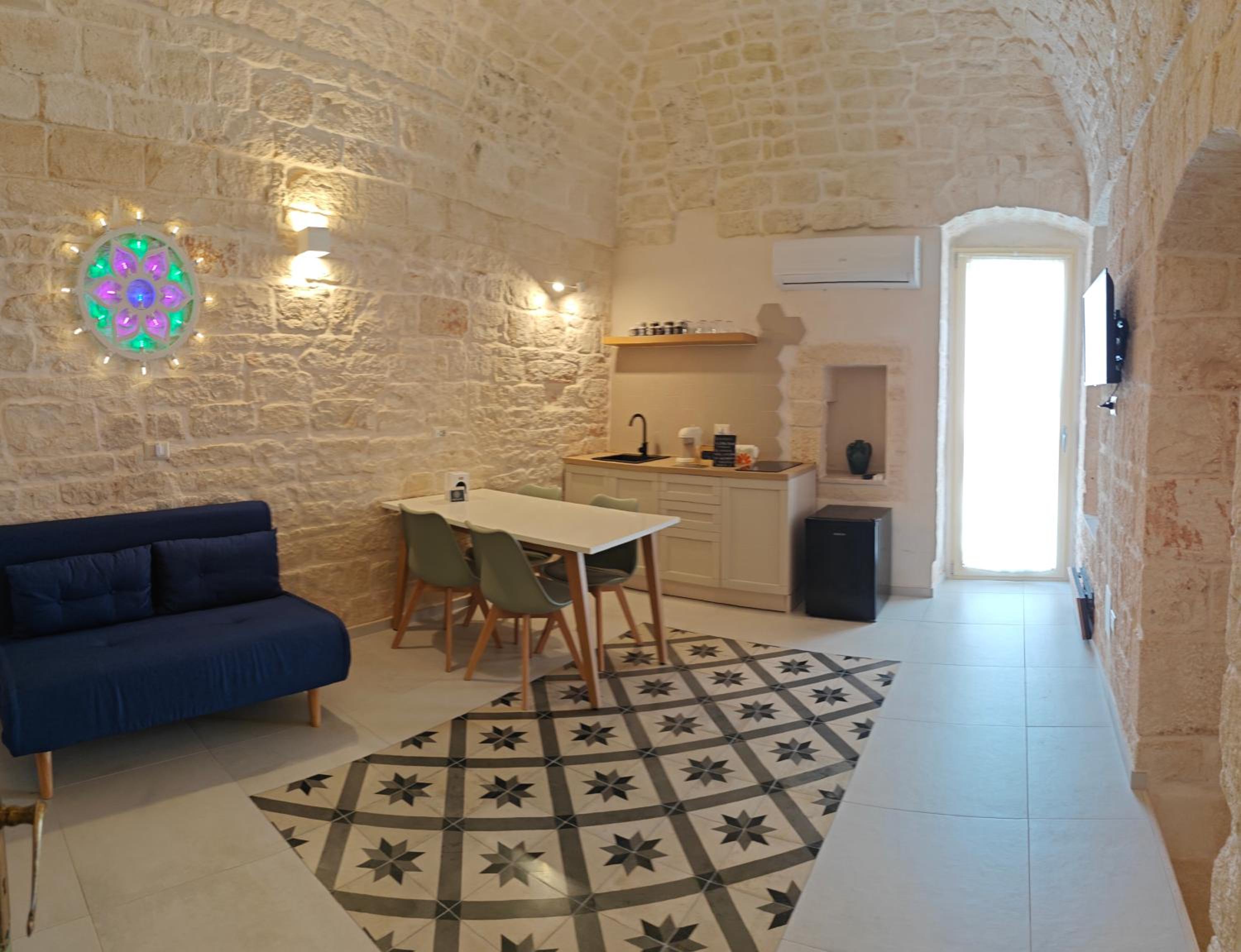 One-Bedroom House photo 1