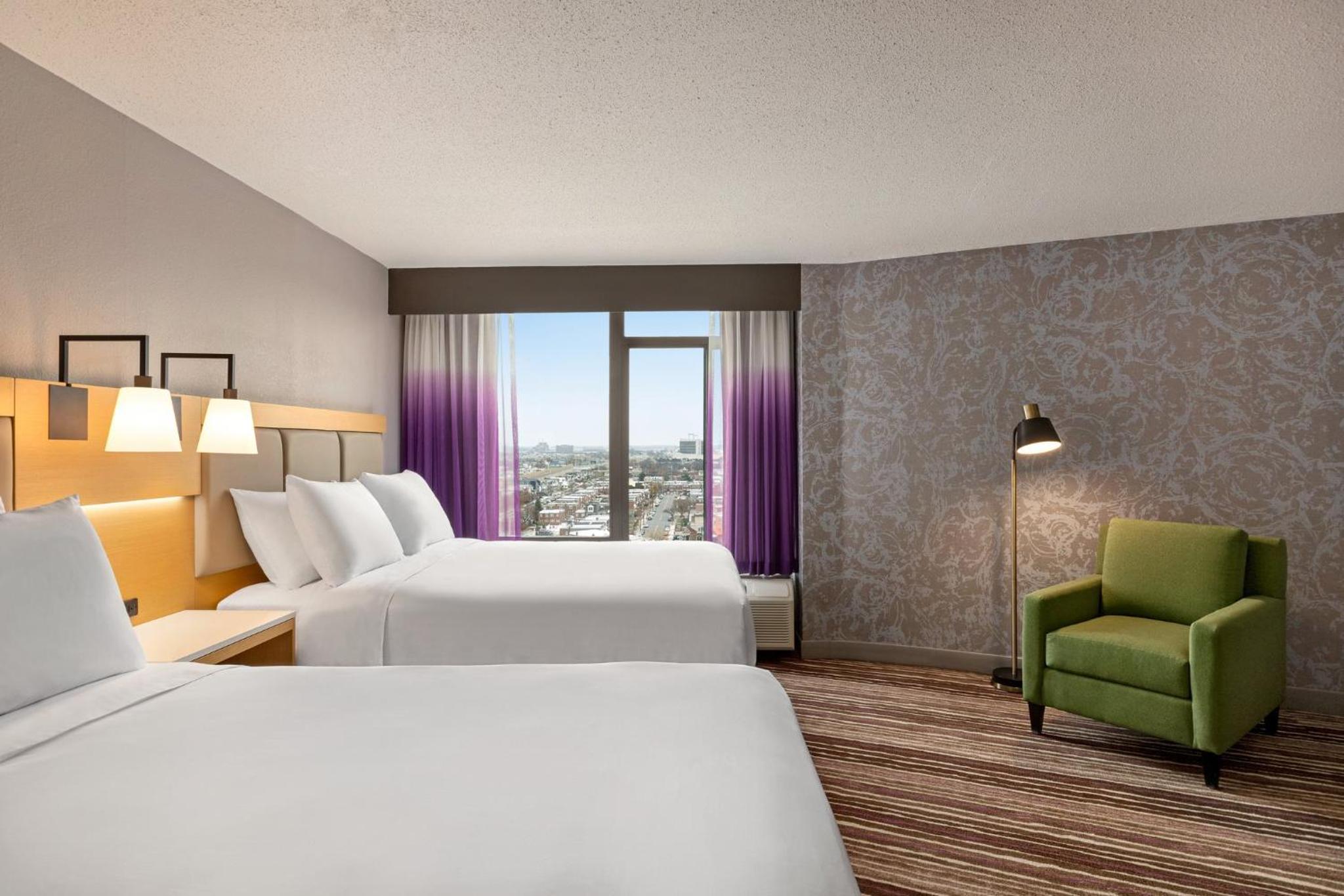 Standard Room with Two Queen Beds - Photo 3