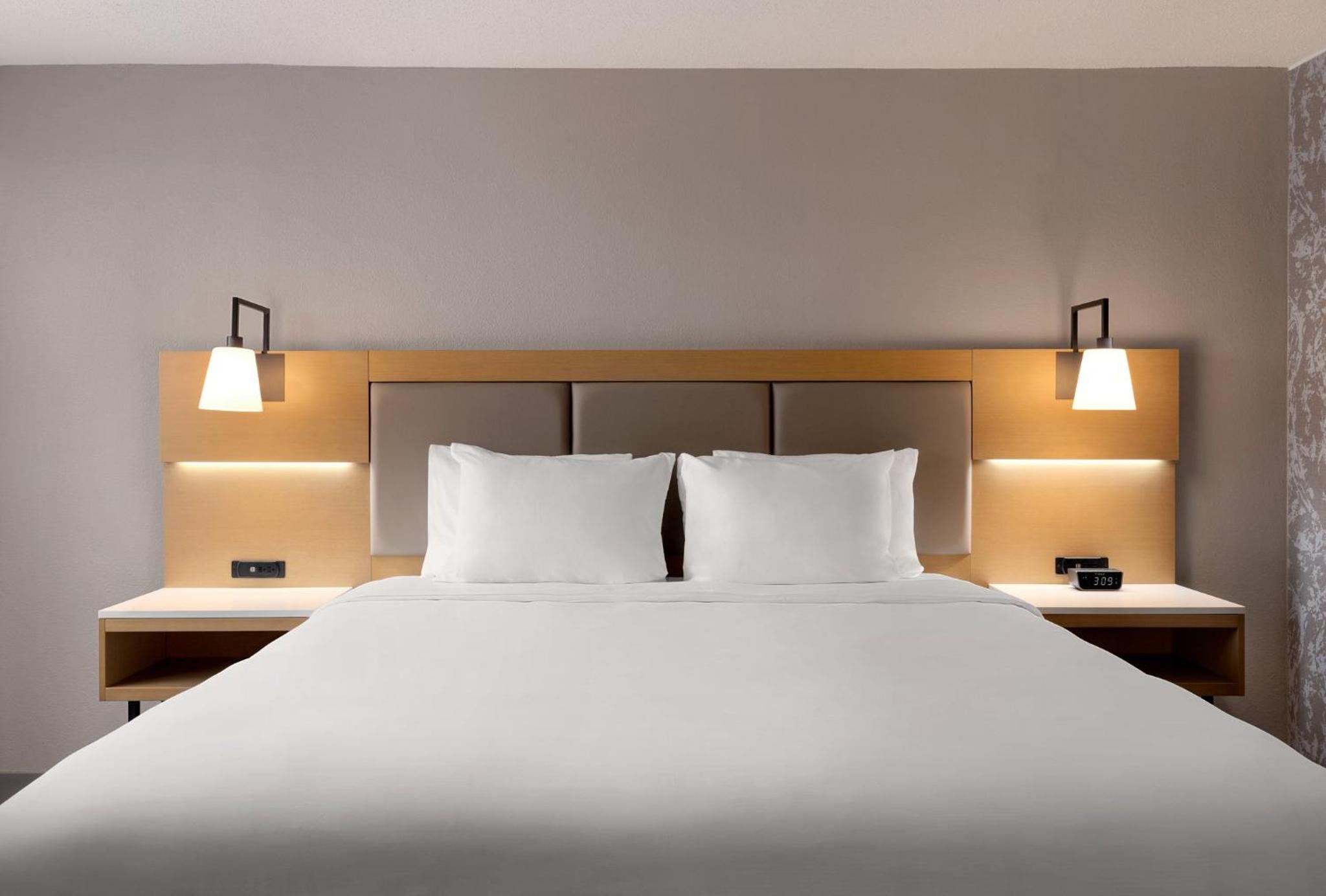 Standard King Room - Photo 2