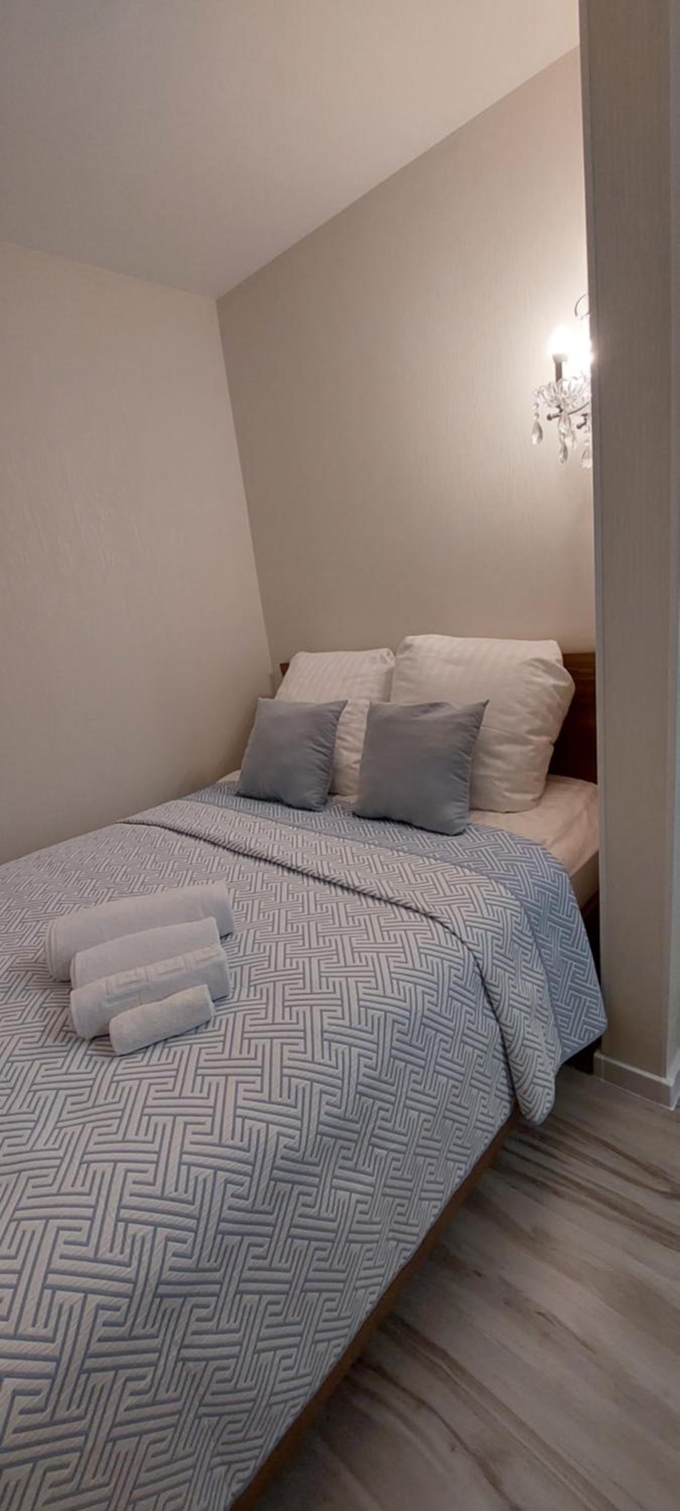 One-Bedroom Apartment photo 1