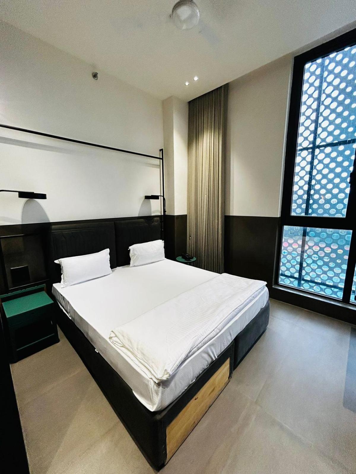 Deluxe Queen Room - Photo 2