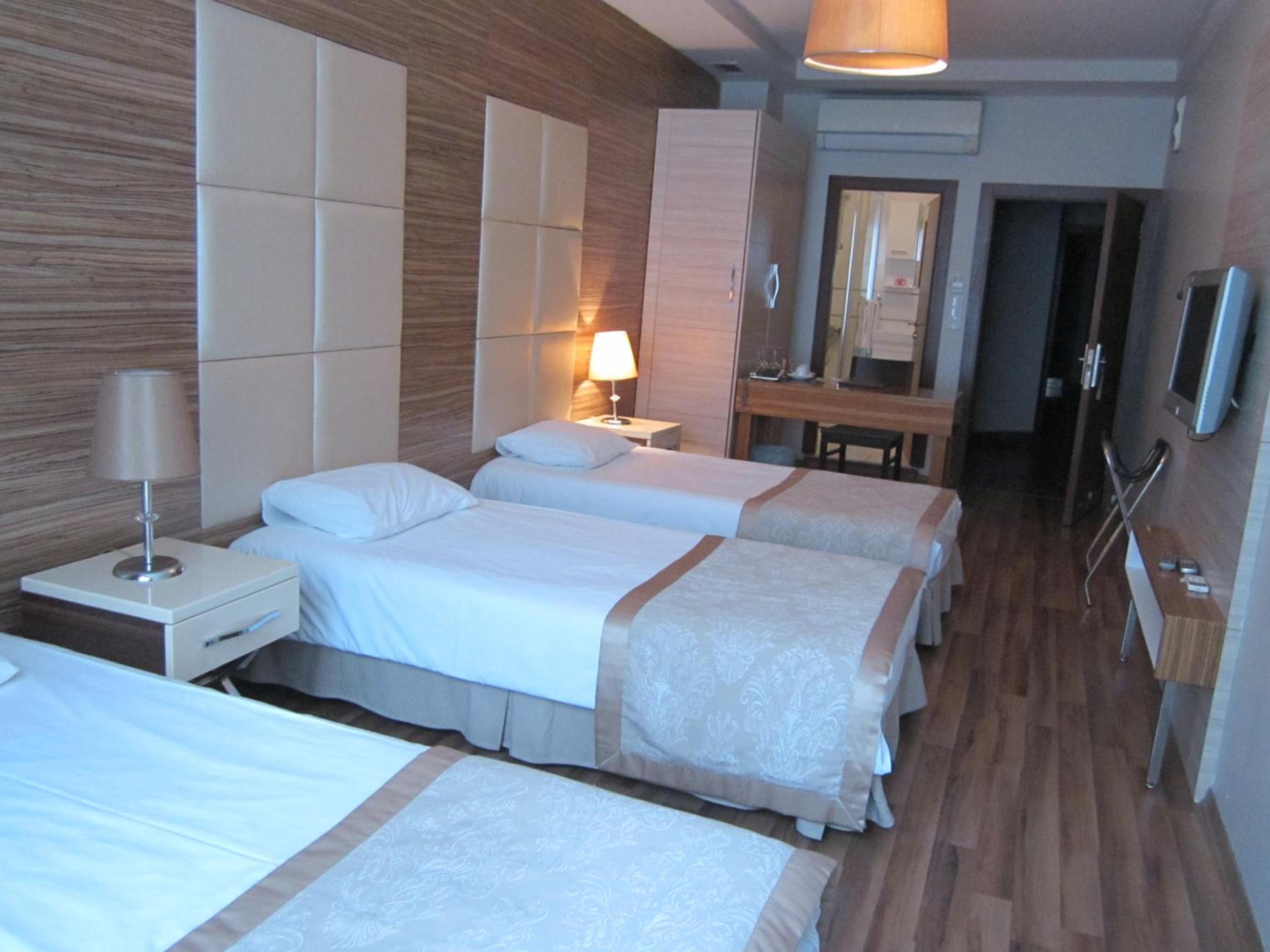 Standard Triple Room photo 2
