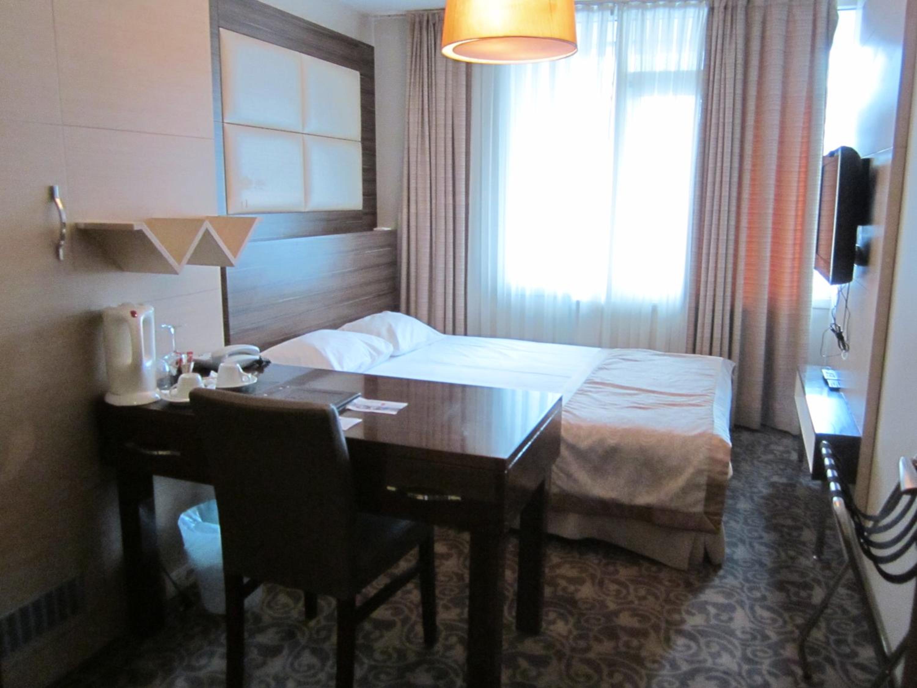 Deluxe Room (2 Adults + 1 Child) photo 2