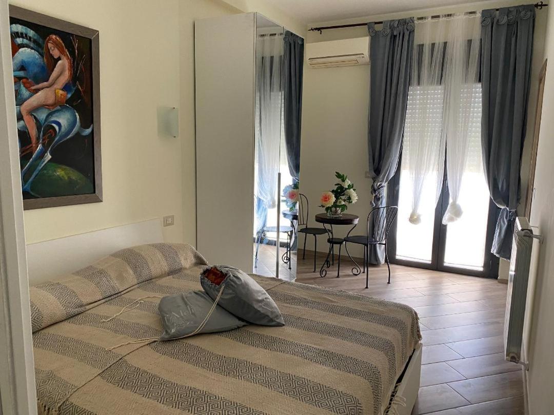 Large Double Room photo 1