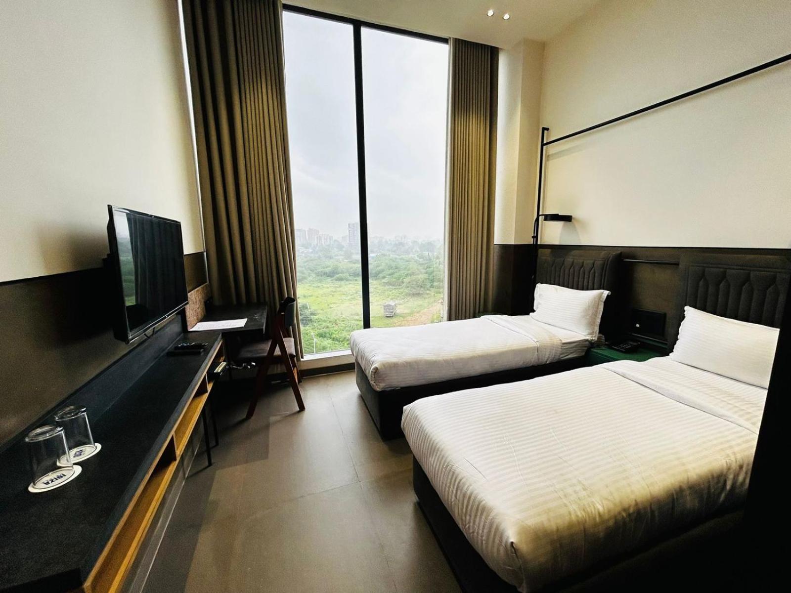 Deluxe Double or Twin Room - Photo 6