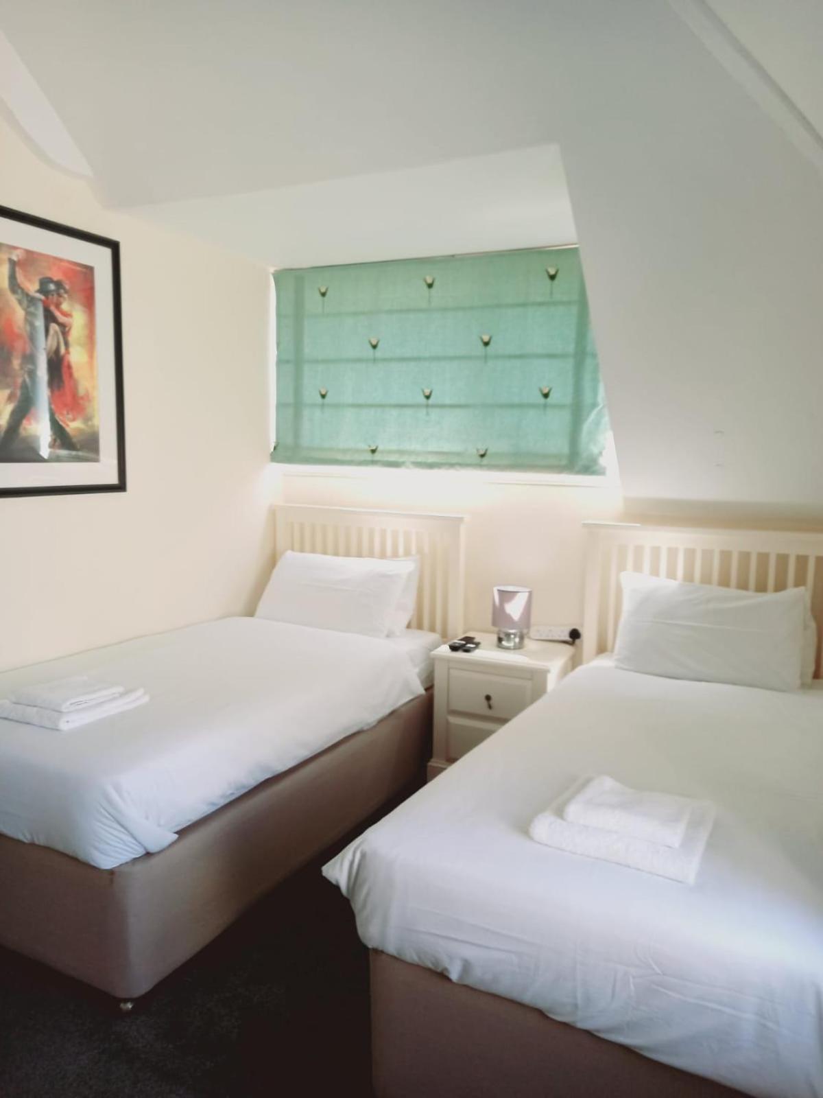 One -Bedroom Apartment Twin Bed photo 2