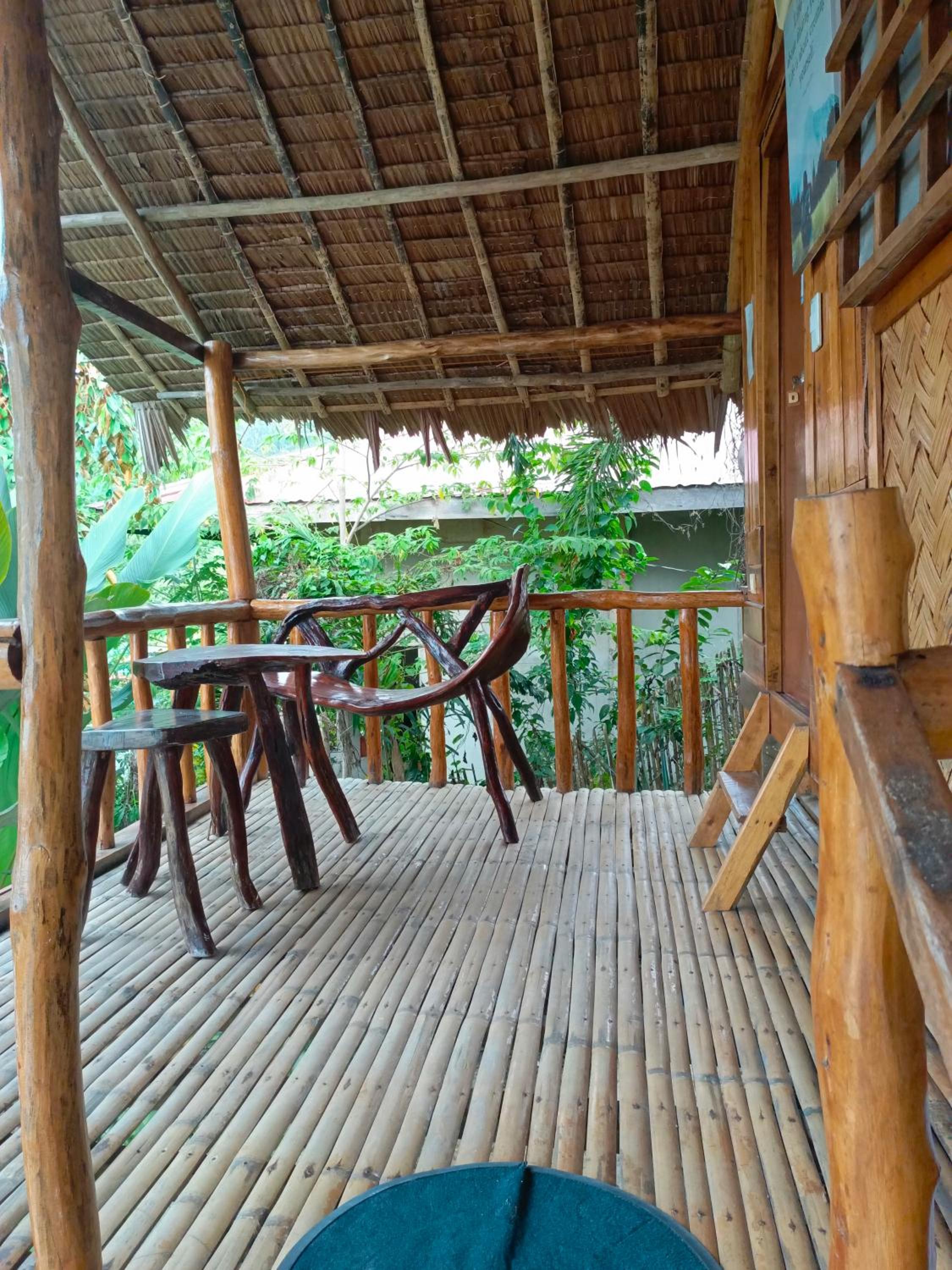 One-Bedroom Bungalow - Photo 2