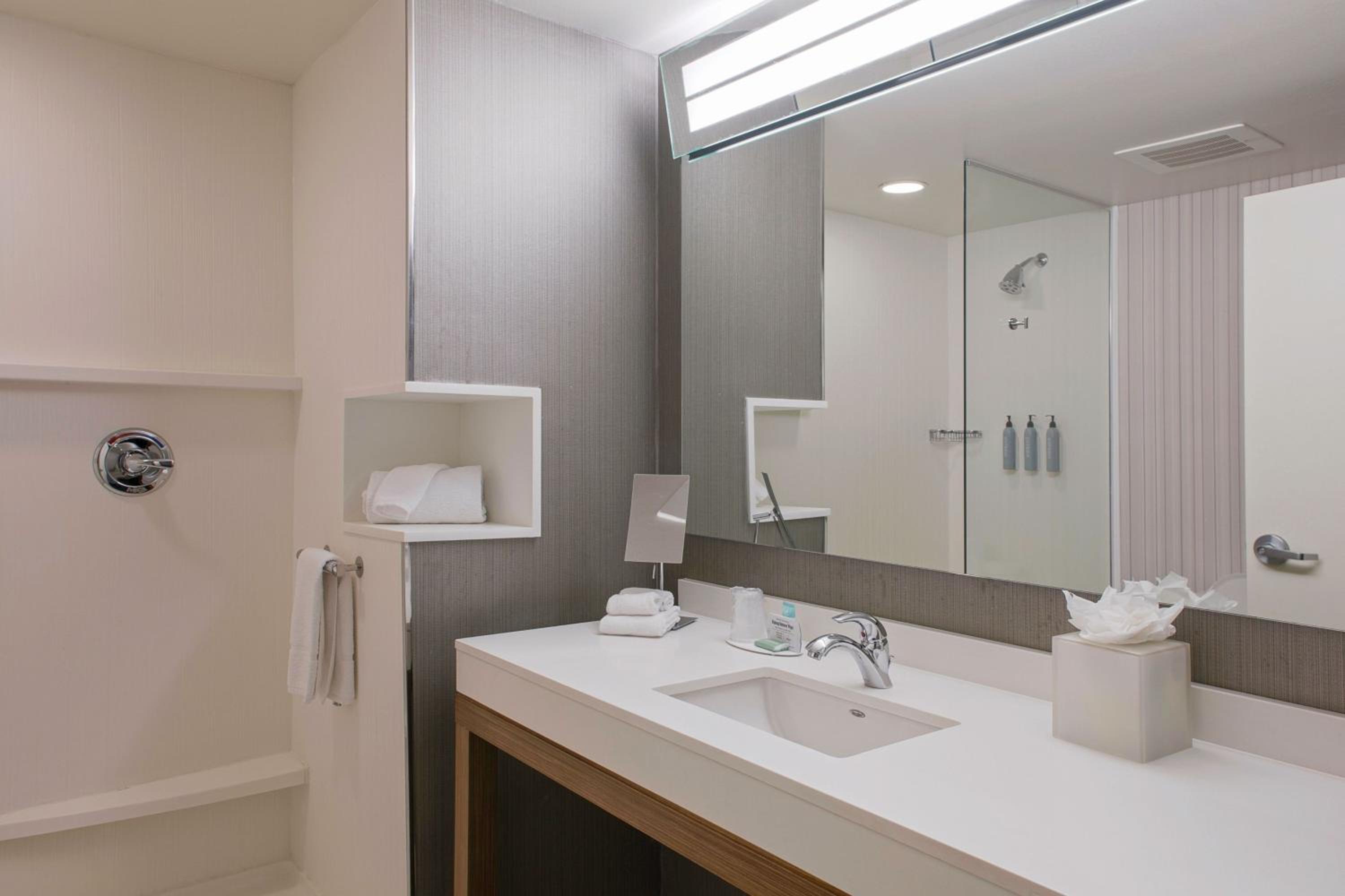 Queen Room with Two Queen Beds - Hearing Accessible photo 2