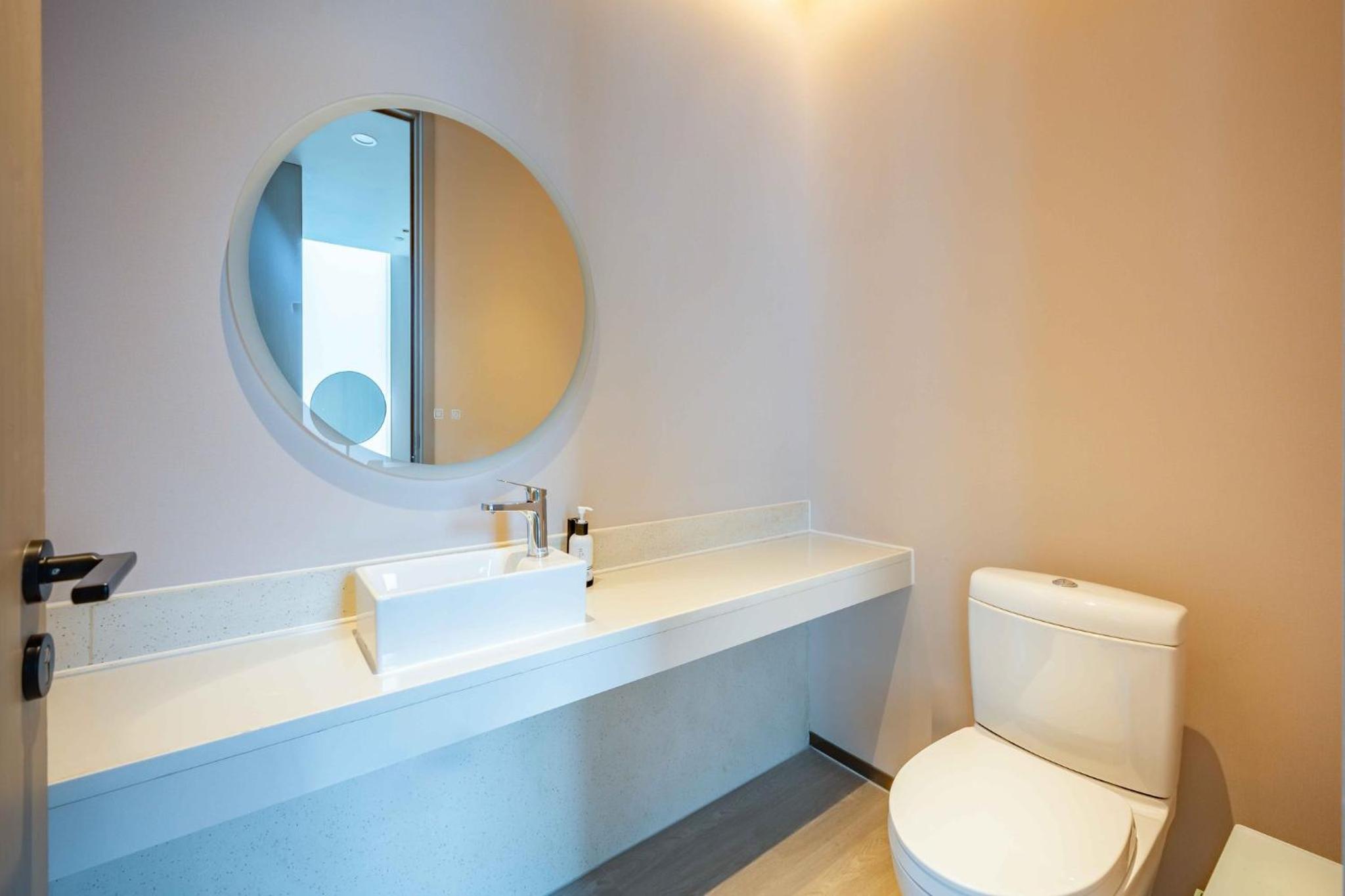 One-Bedroom Twin Suite thumbnail 6