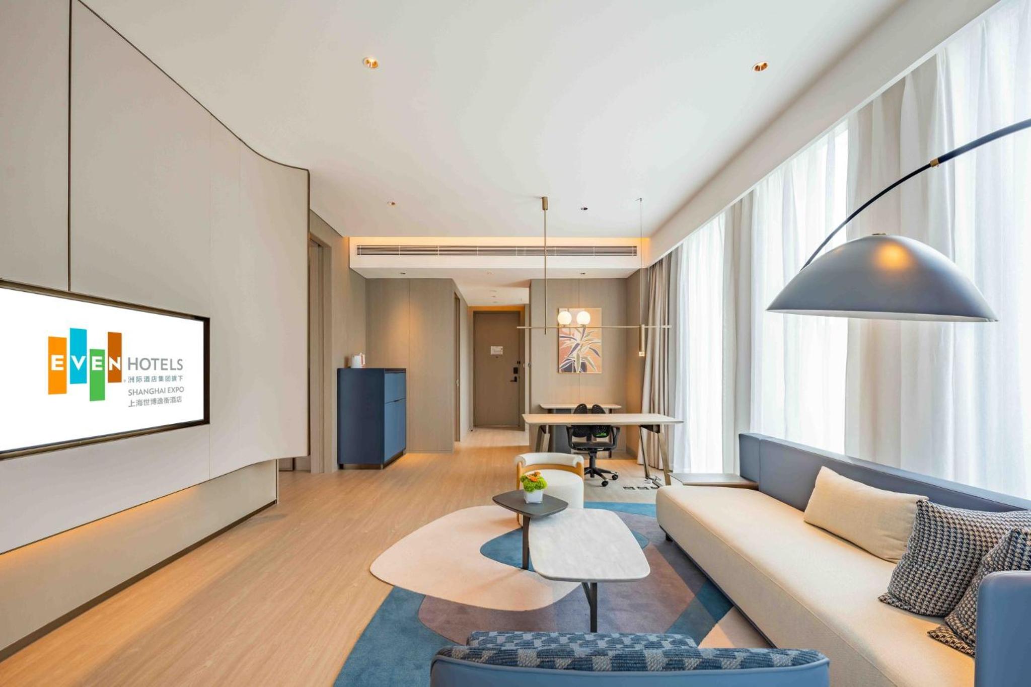 One-Bedroom Twin Suite thumbnail 5