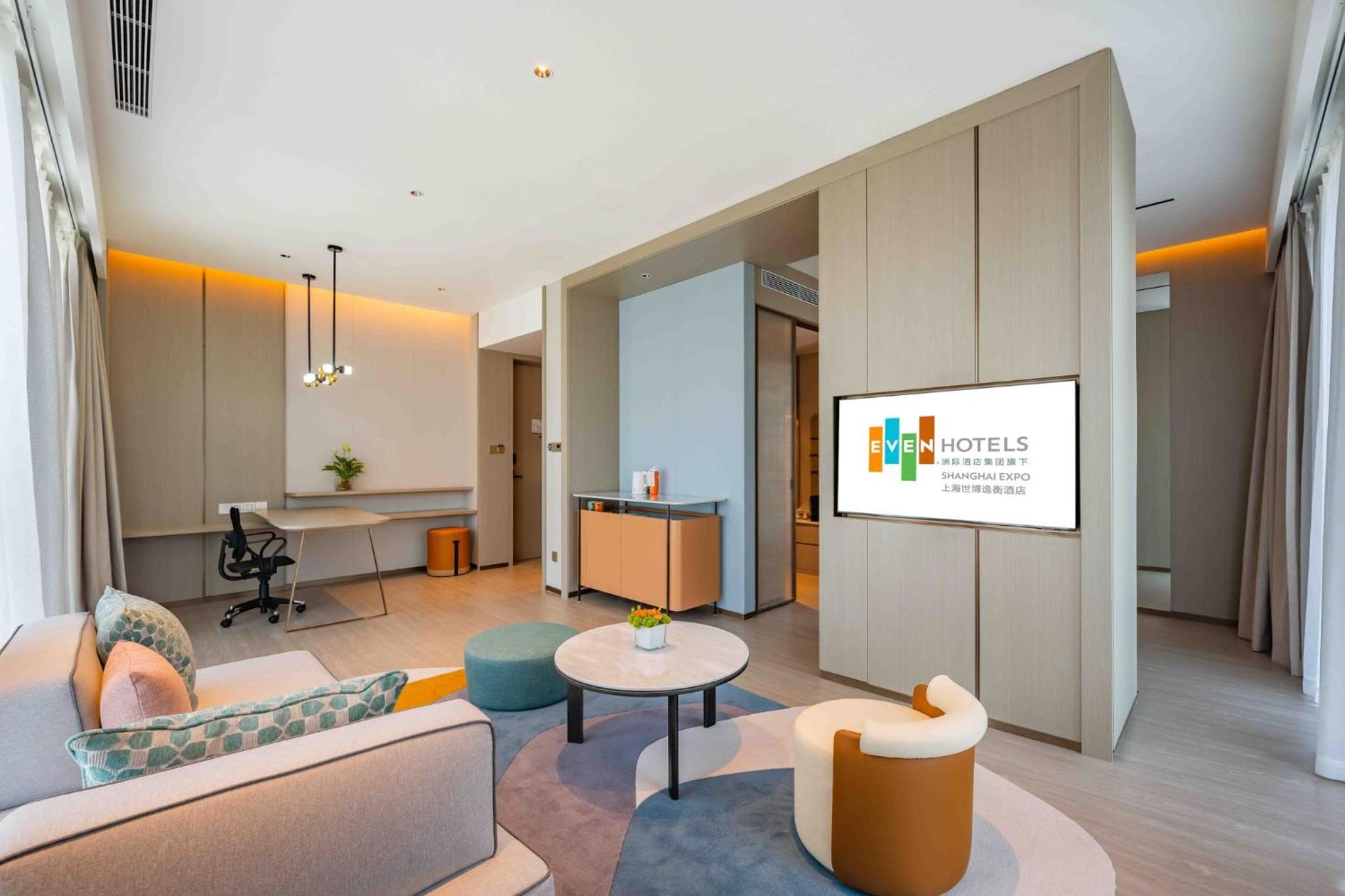 One-Bedroom King Suite